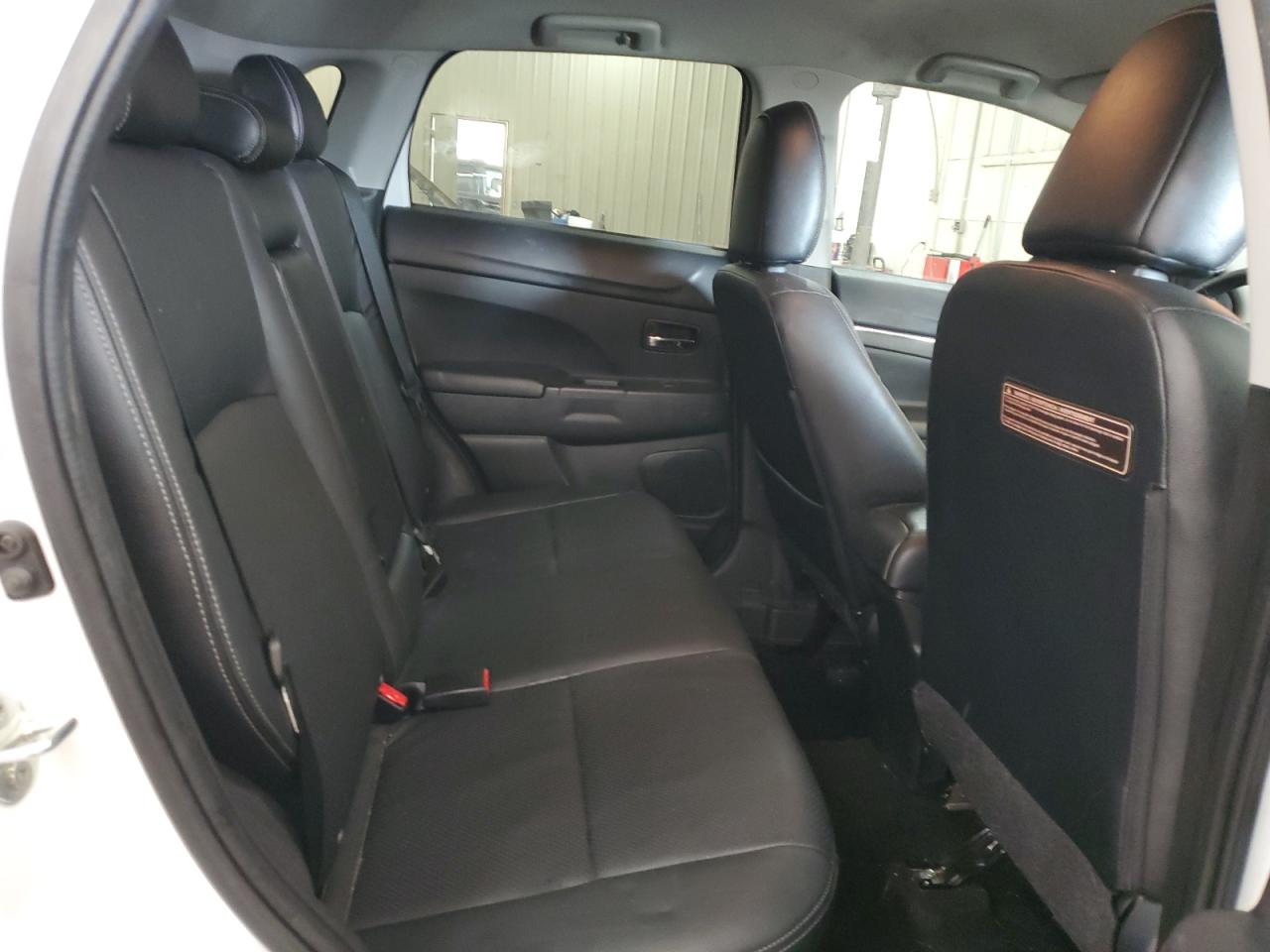 2015 Mitsubishi Outlander - Image 11
