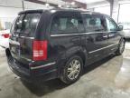 2010 Chrysler Town & Country Limited zu verkaufen in Cahokia Heights, IL - Front End