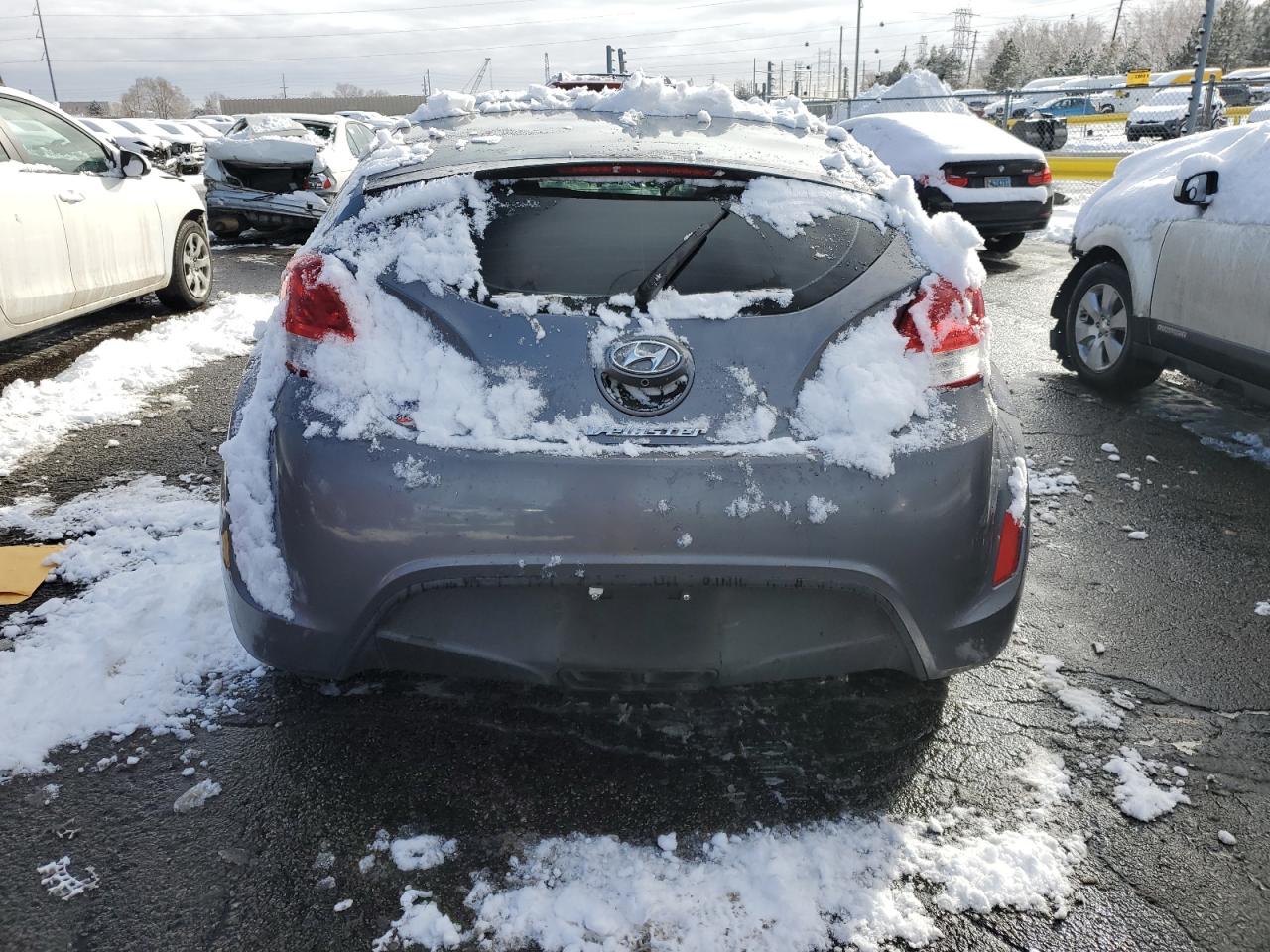2017 Hyundai Veloster - Image 6