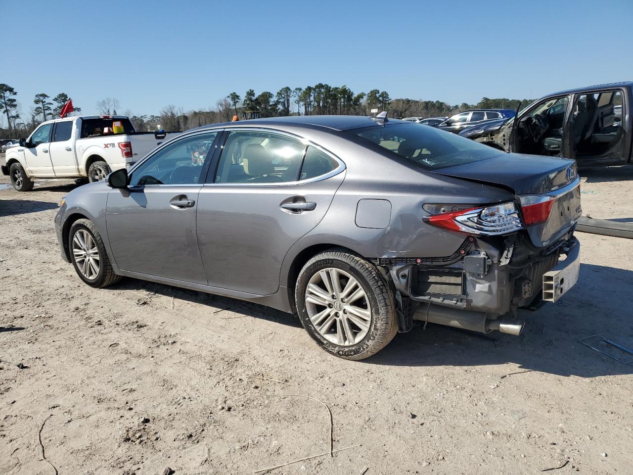 2014 Lexus ES - Image 2