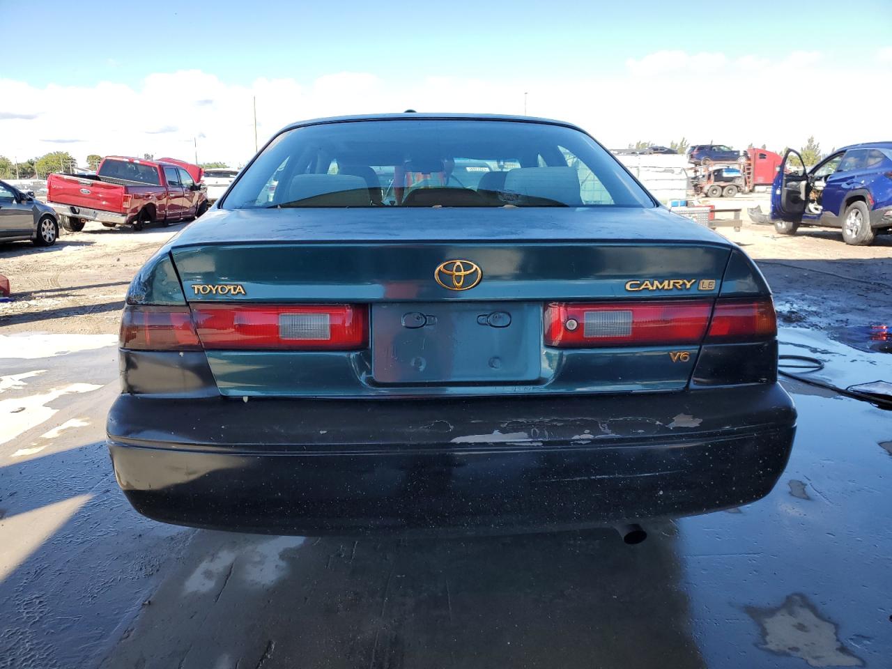 1998 Toyota Camry - Image 6