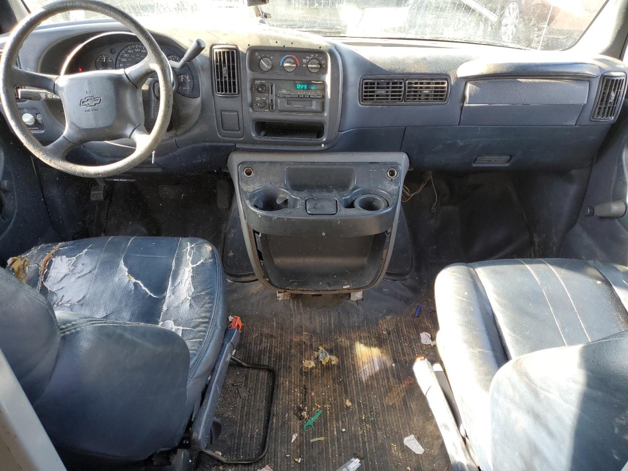 2000 Chevrolet Express - Image 8