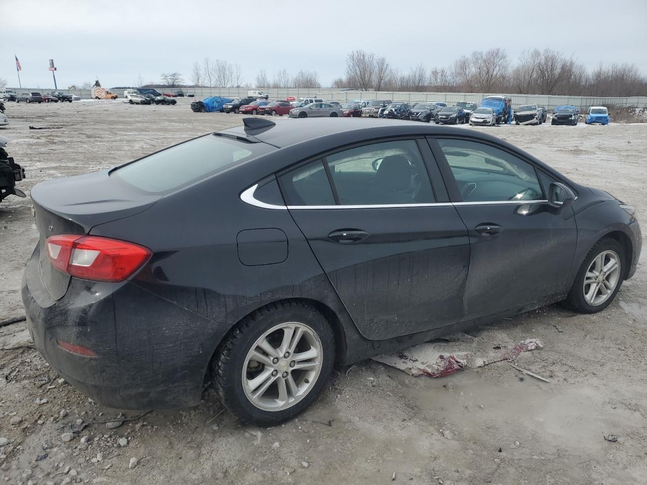 2018 Chevrolet Cruze - Image 3