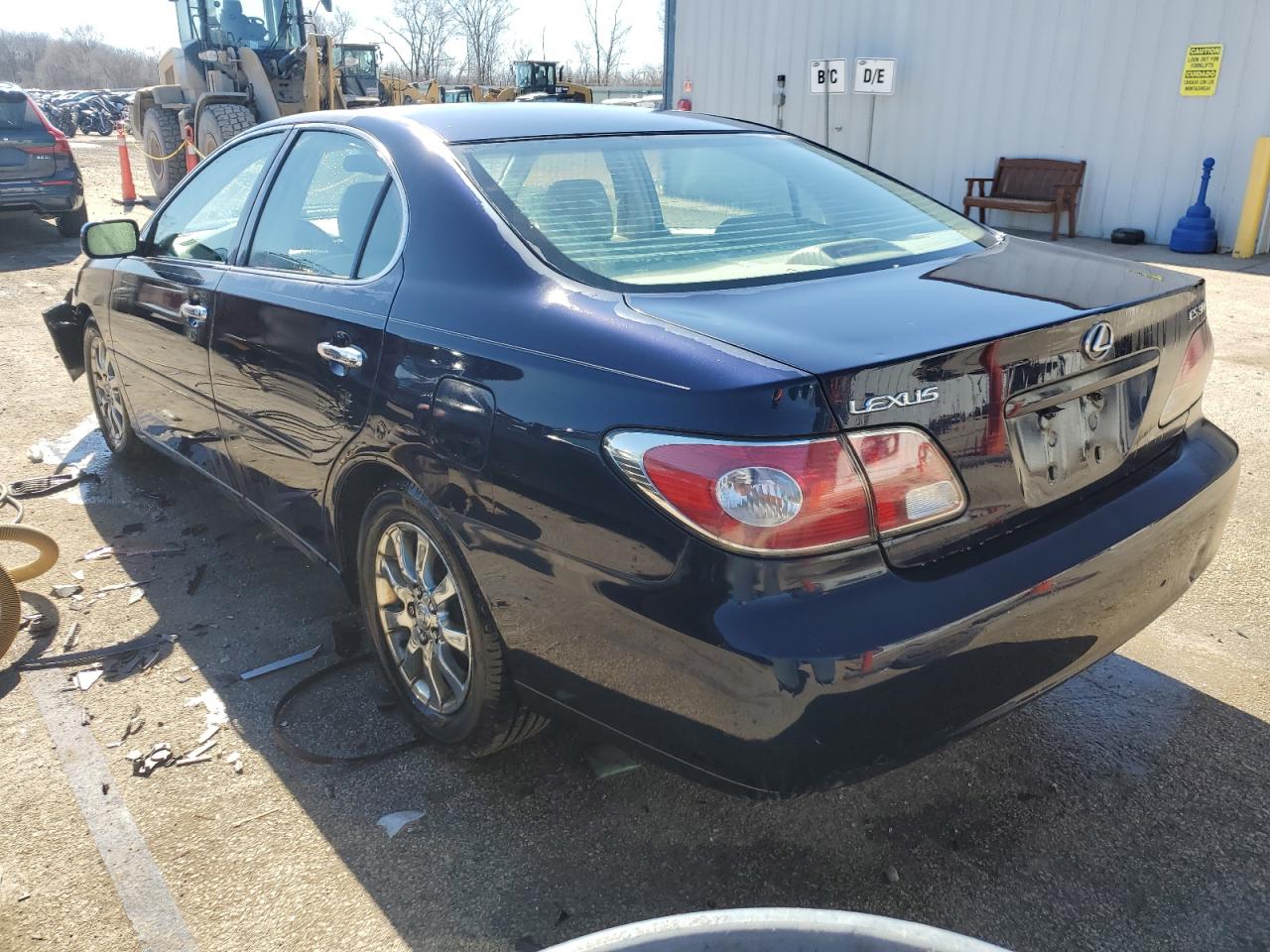 2003 Lexus ES - Image 2
