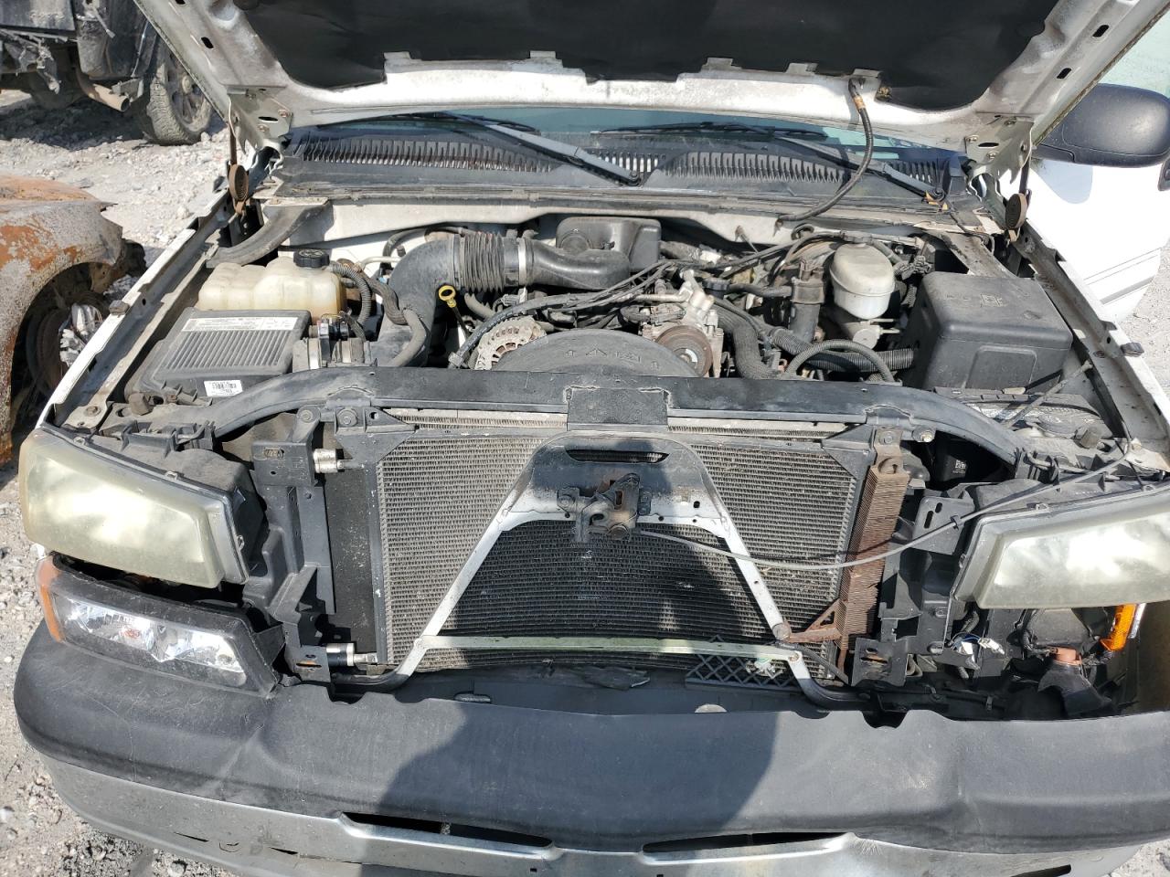 2004 Chevrolet Silverado - Image 11