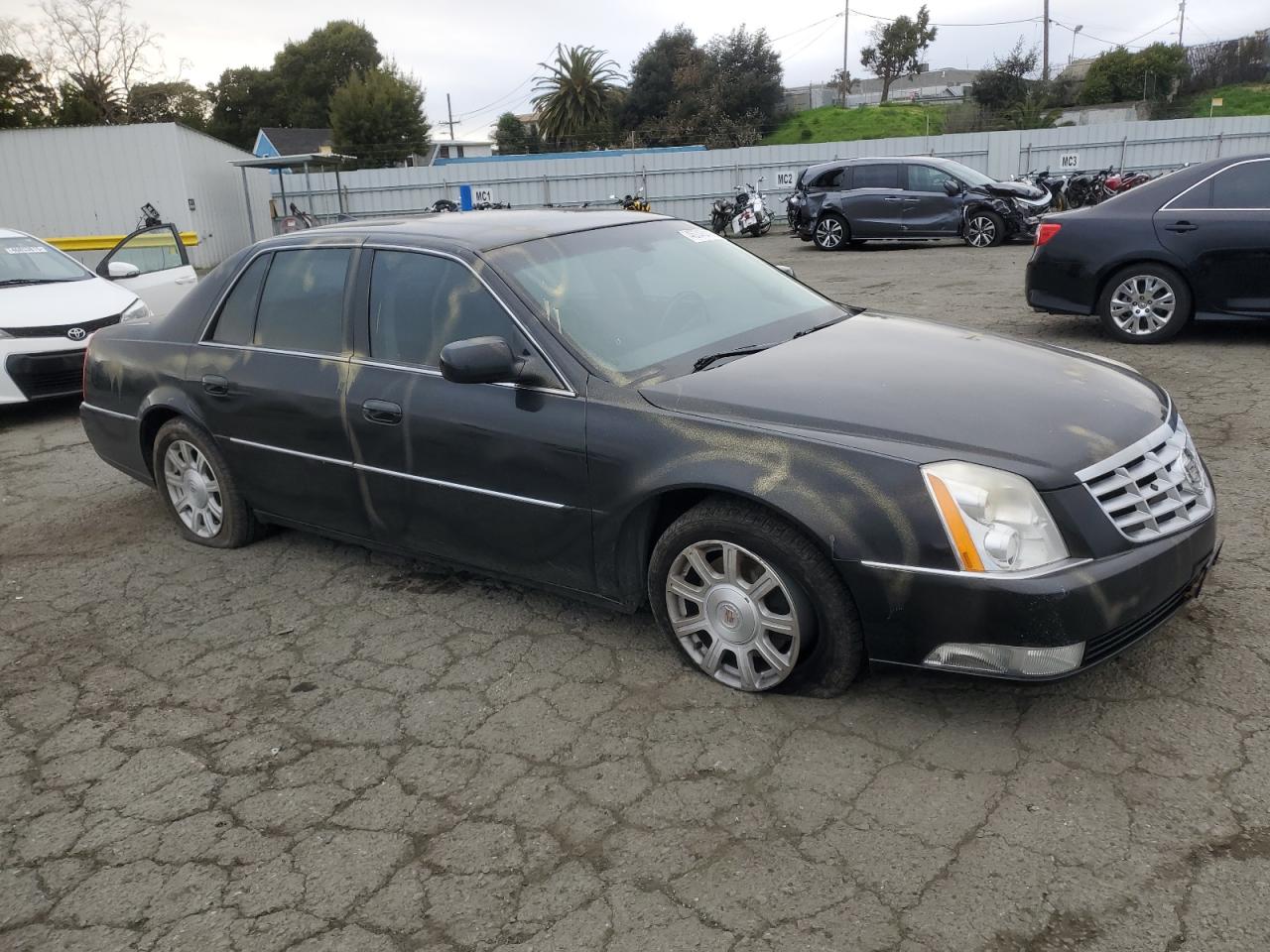2010 Cadillac DTS - Image 4