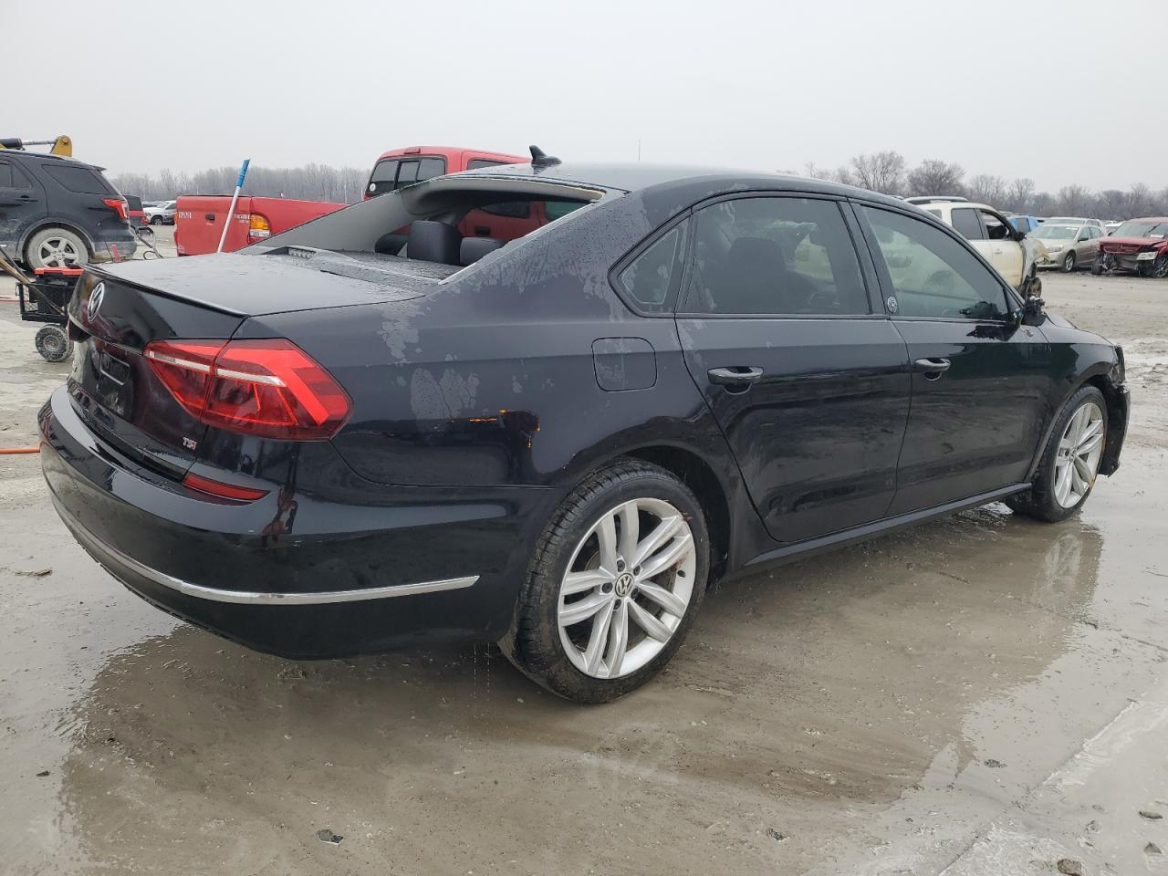 2019 Volkswagen Passat - Image 3