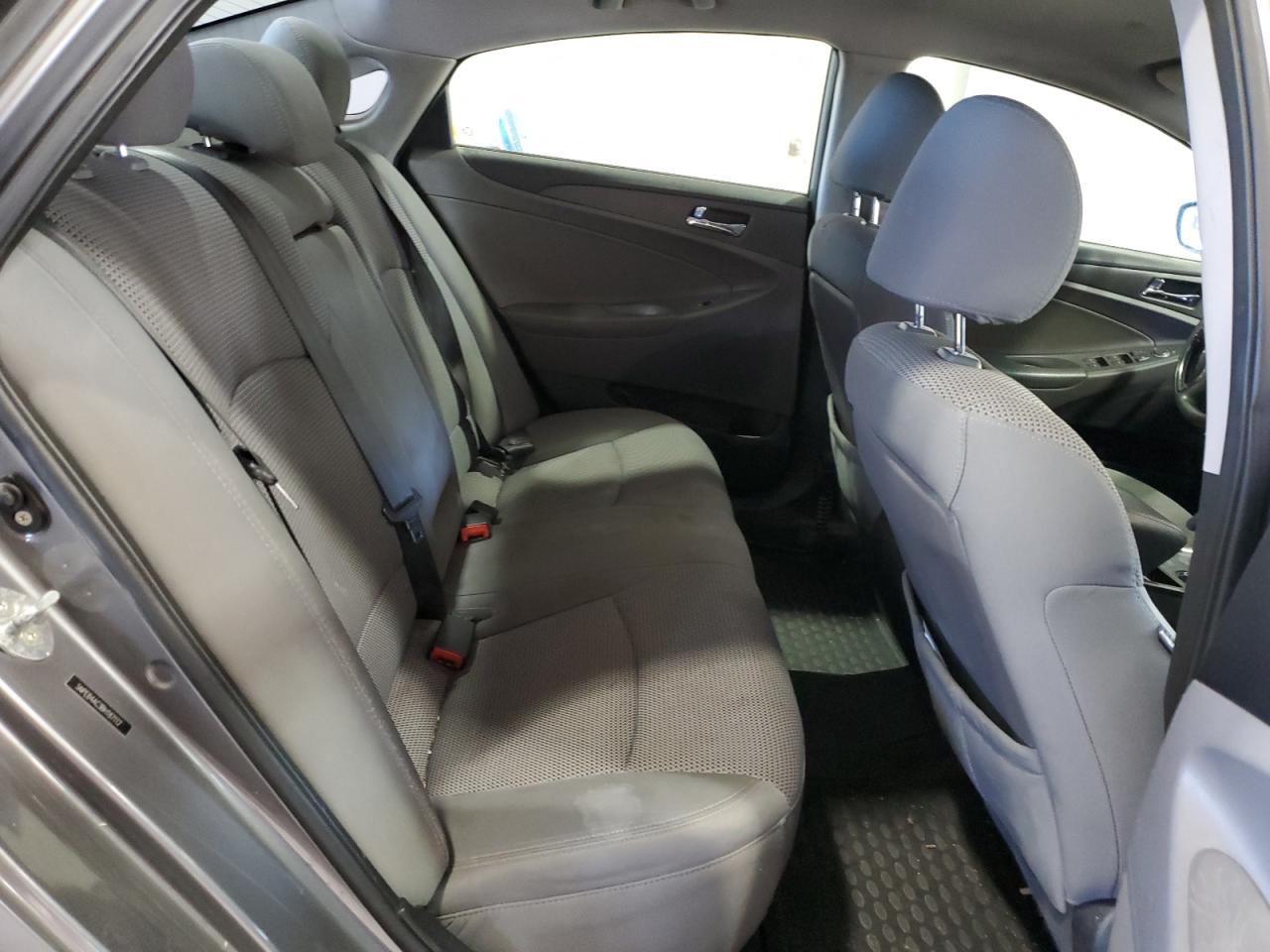 2011 Hyundai Sonata - Image 10