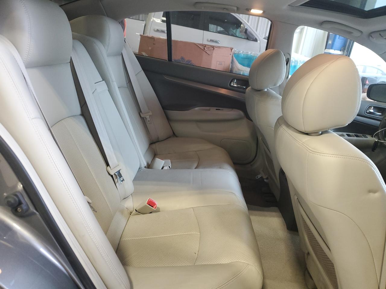 2011 Infiniti G - Image 10