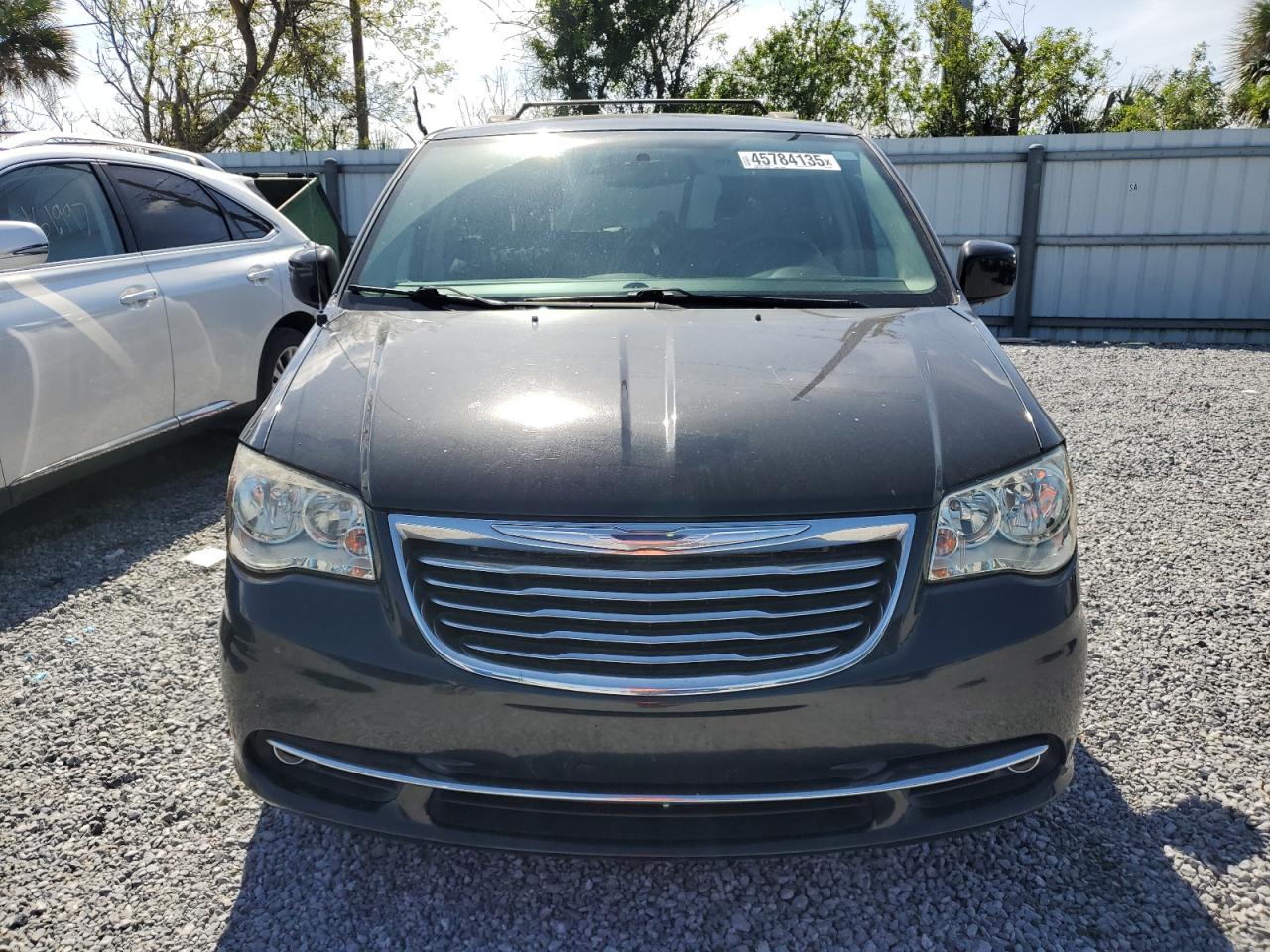 2016 Chrysler Town & Country - Image 5