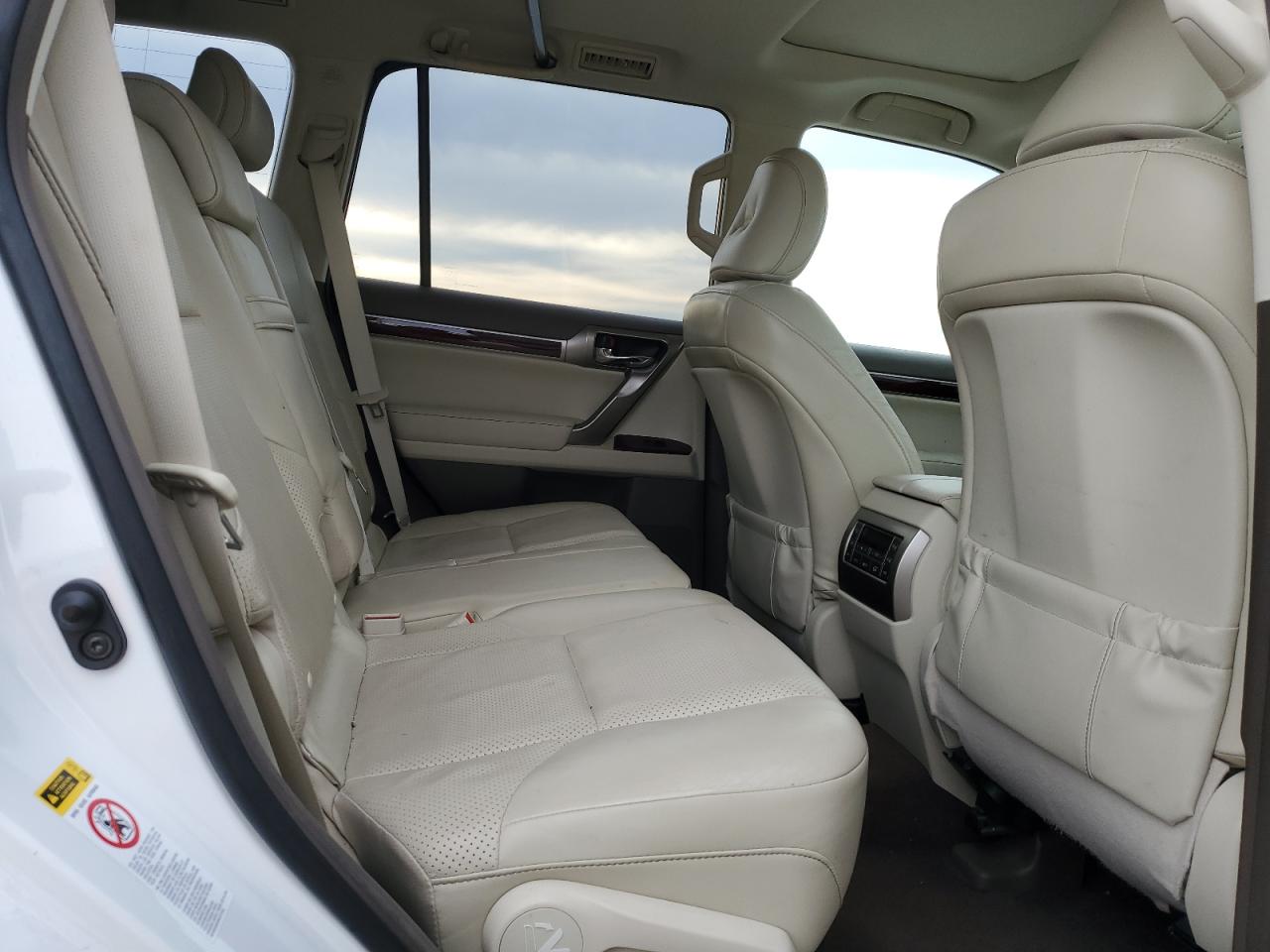 2010 Lexus GX - Image 11