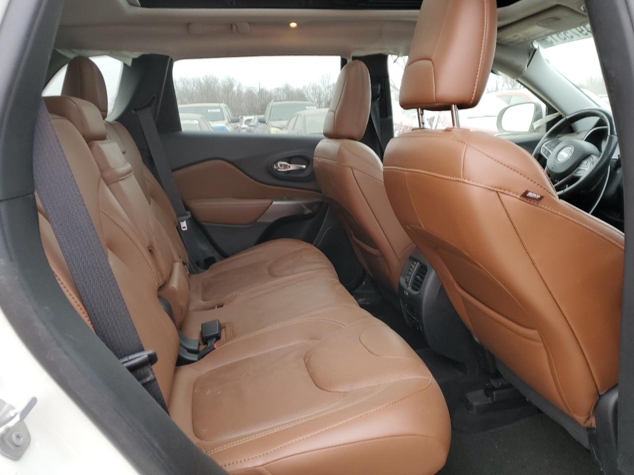 2019 Jeep Cherokee - Image 11