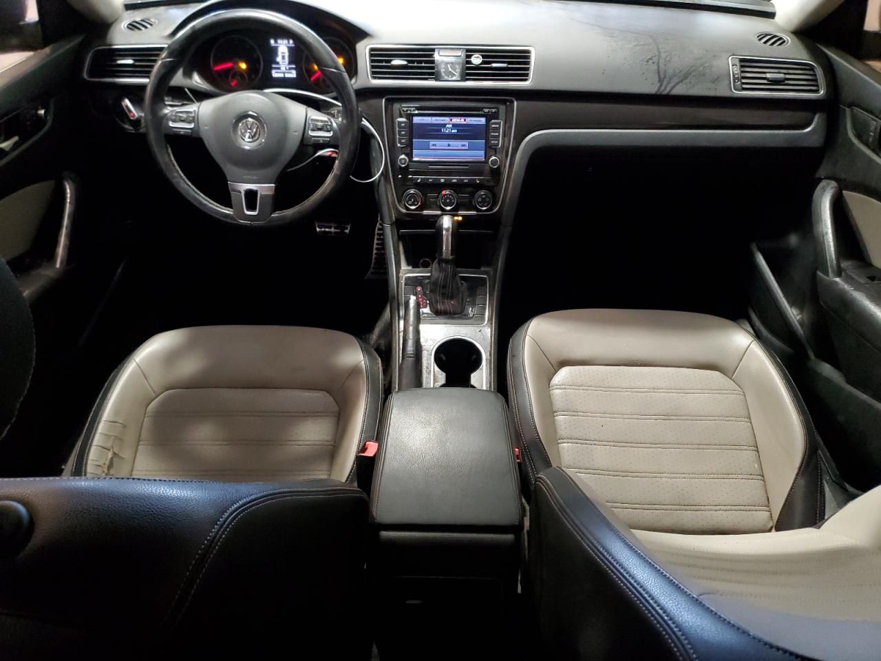 2014 Volkswagen Passat - Image 8