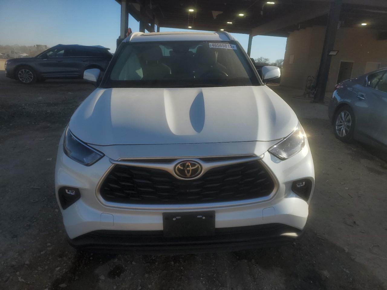 2022 Toyota Highlander - Image 5