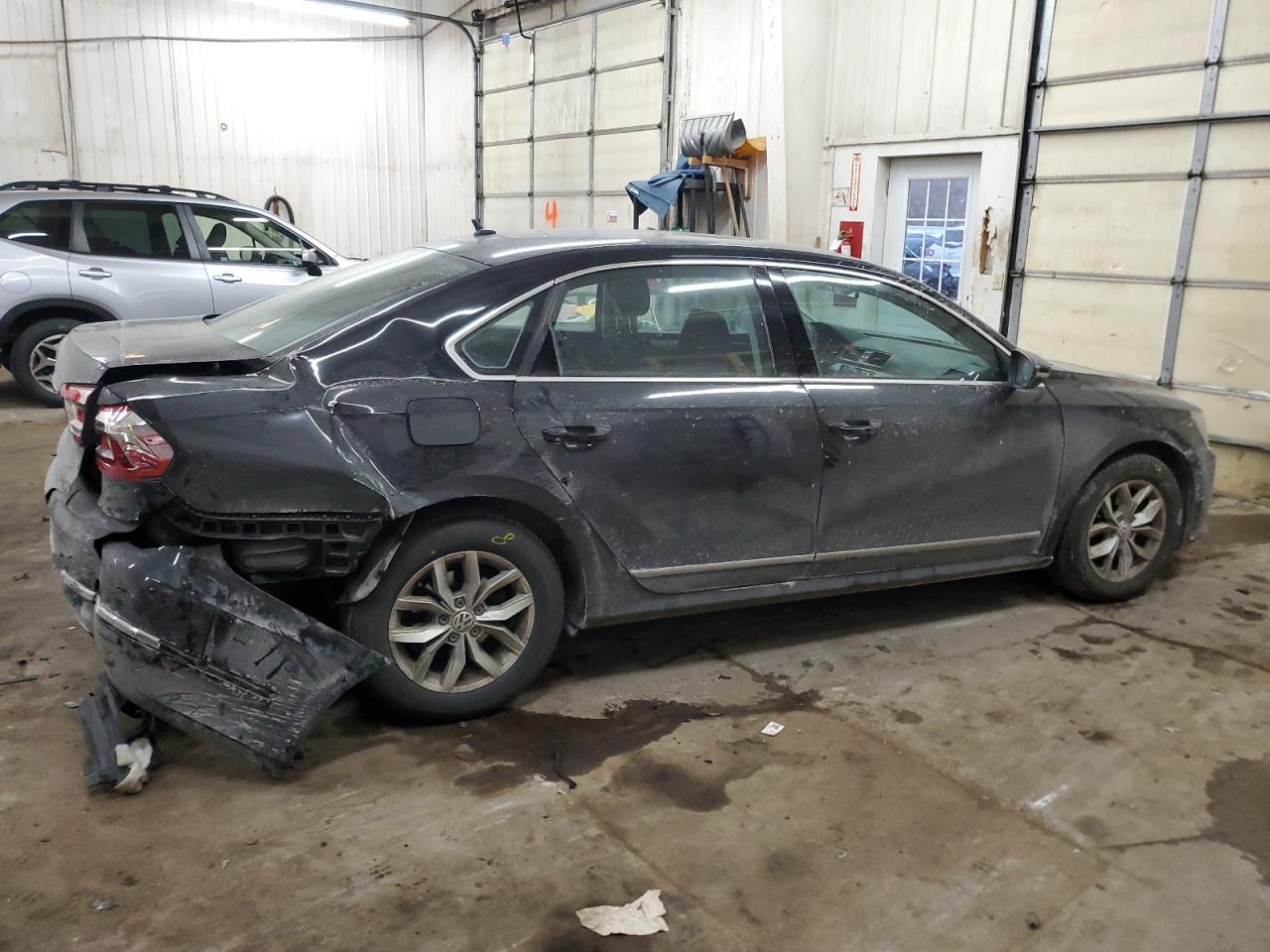 2016 Volkswagen Passat - Image 3