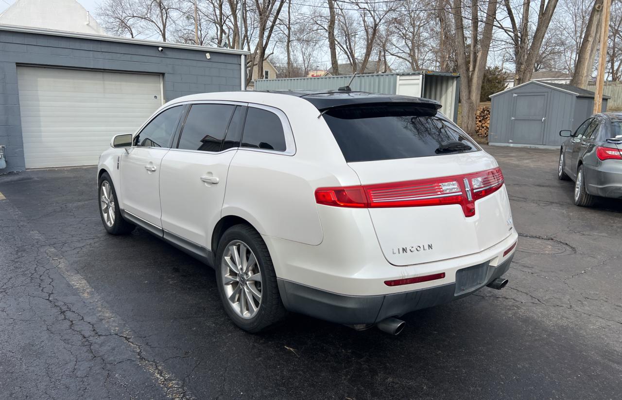 2011 Lincoln MKT - Image 3