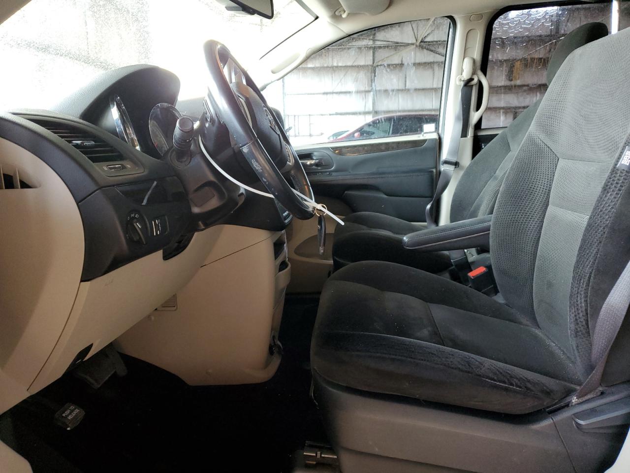 2016 Dodge Caravan - Image 7