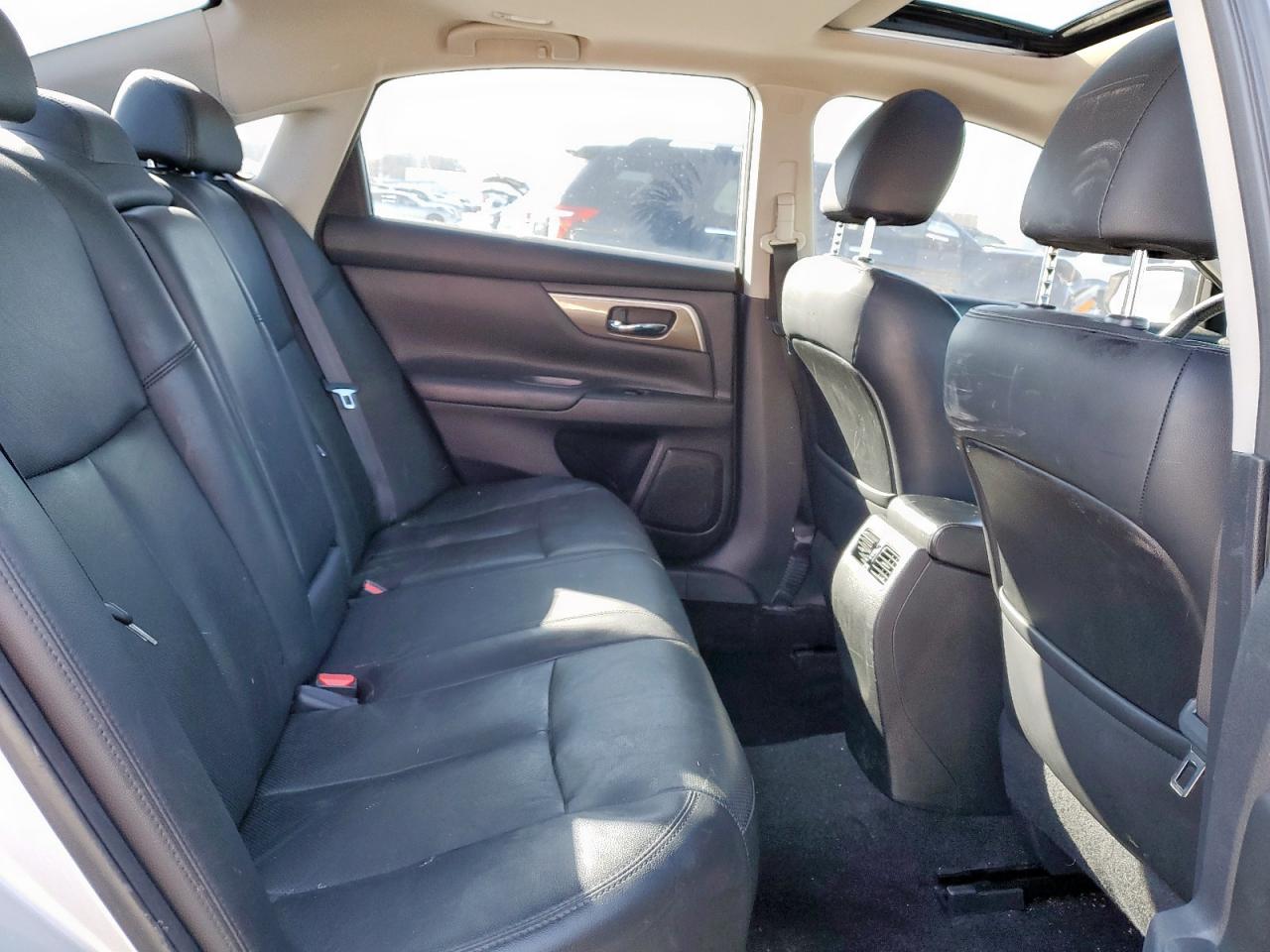 2015 Nissan Altima - Image 10