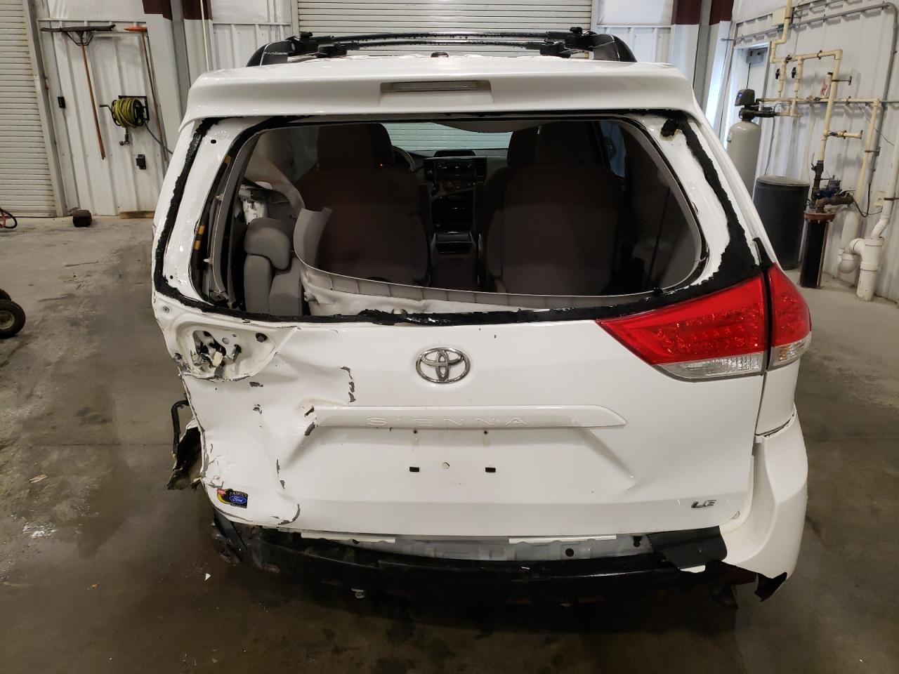 2013 Toyota Sienna - Image 6
