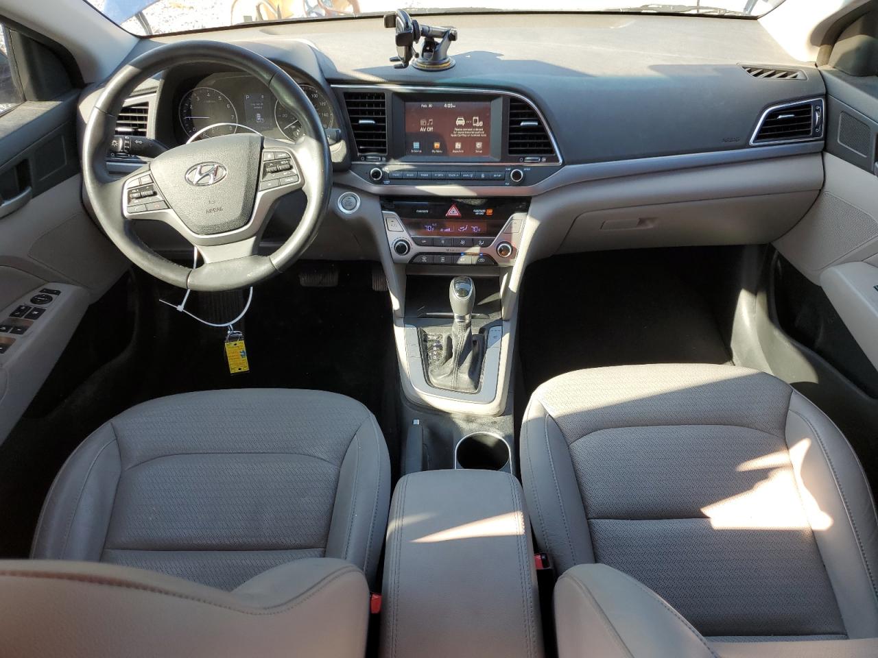 2017 Hyundai Elantra - Image 8
