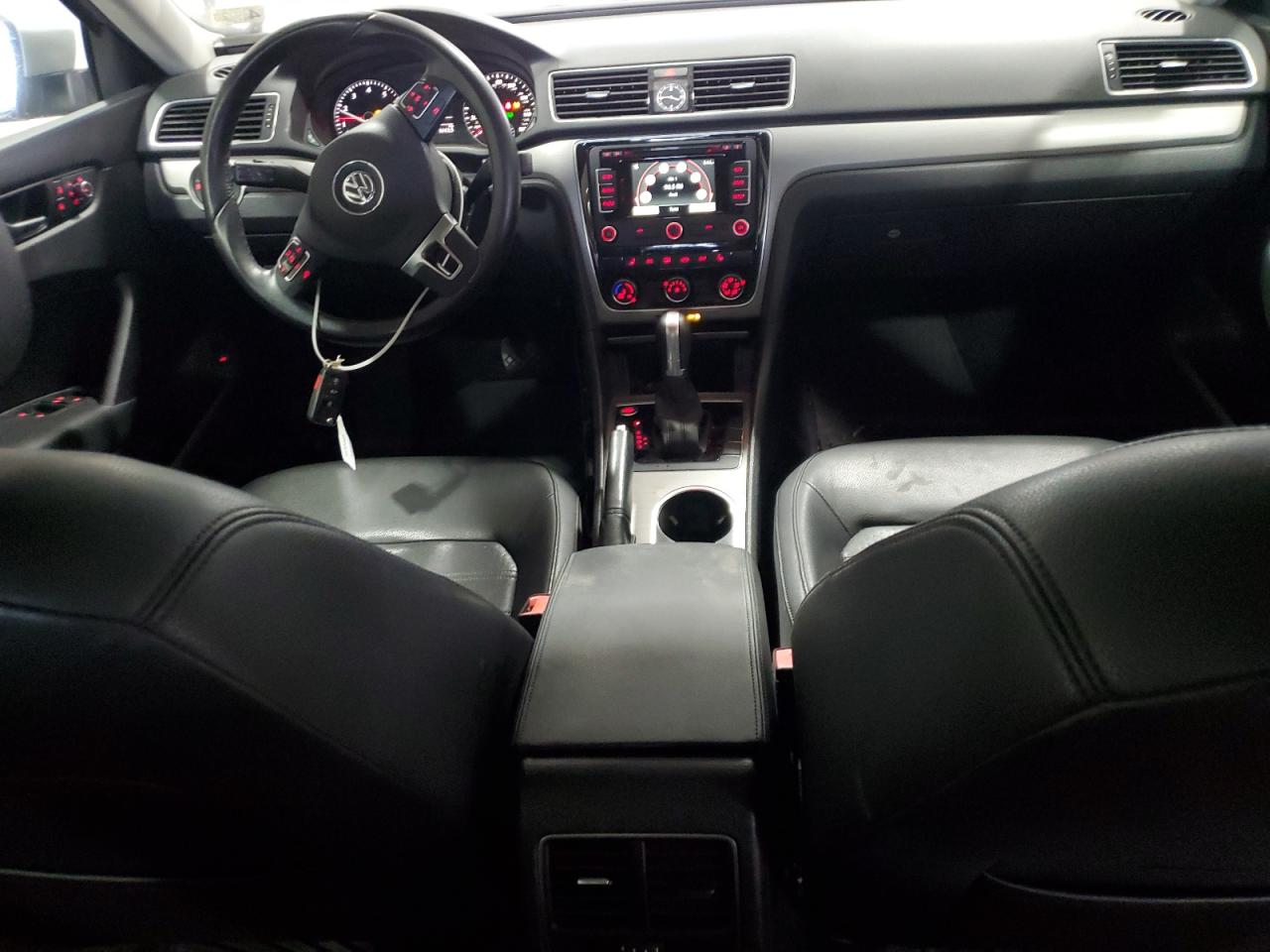 2015 Volkswagen Passat - Image 8