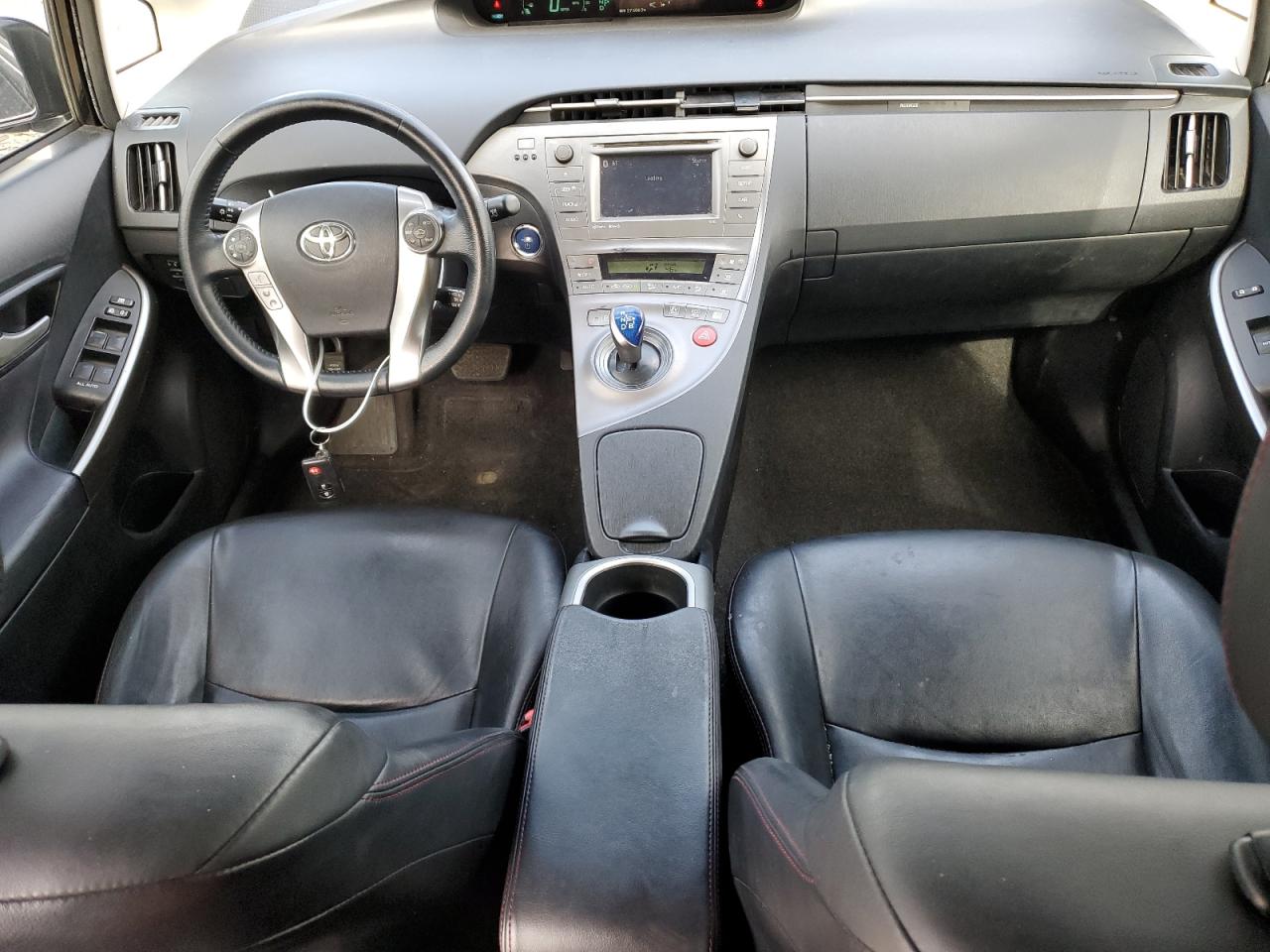 2013 Toyota Prius - Image 8