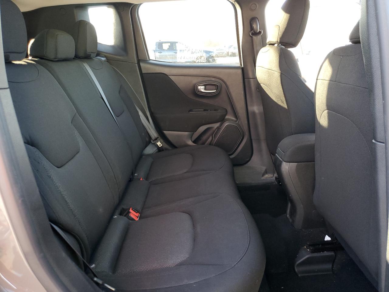 2021 Jeep Renegade - Image 12