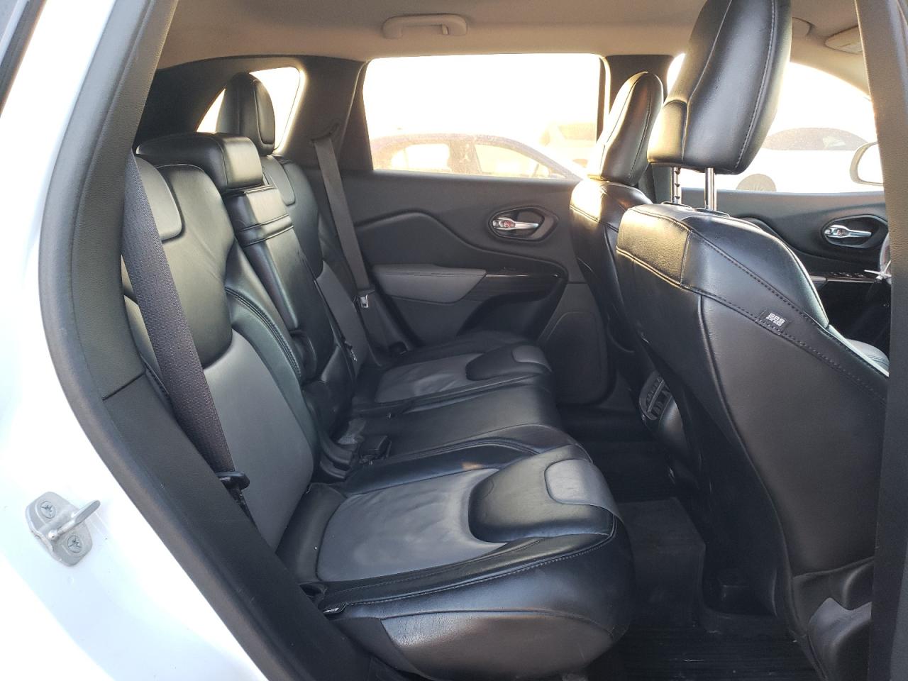 2014 Jeep Grand Cherokee - Image 11