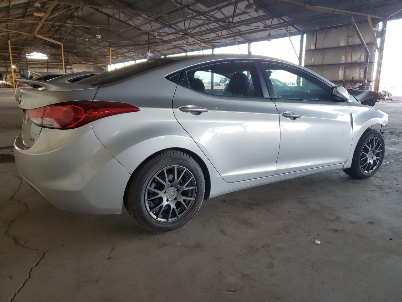 2013 Hyundai Elantra - Image 3