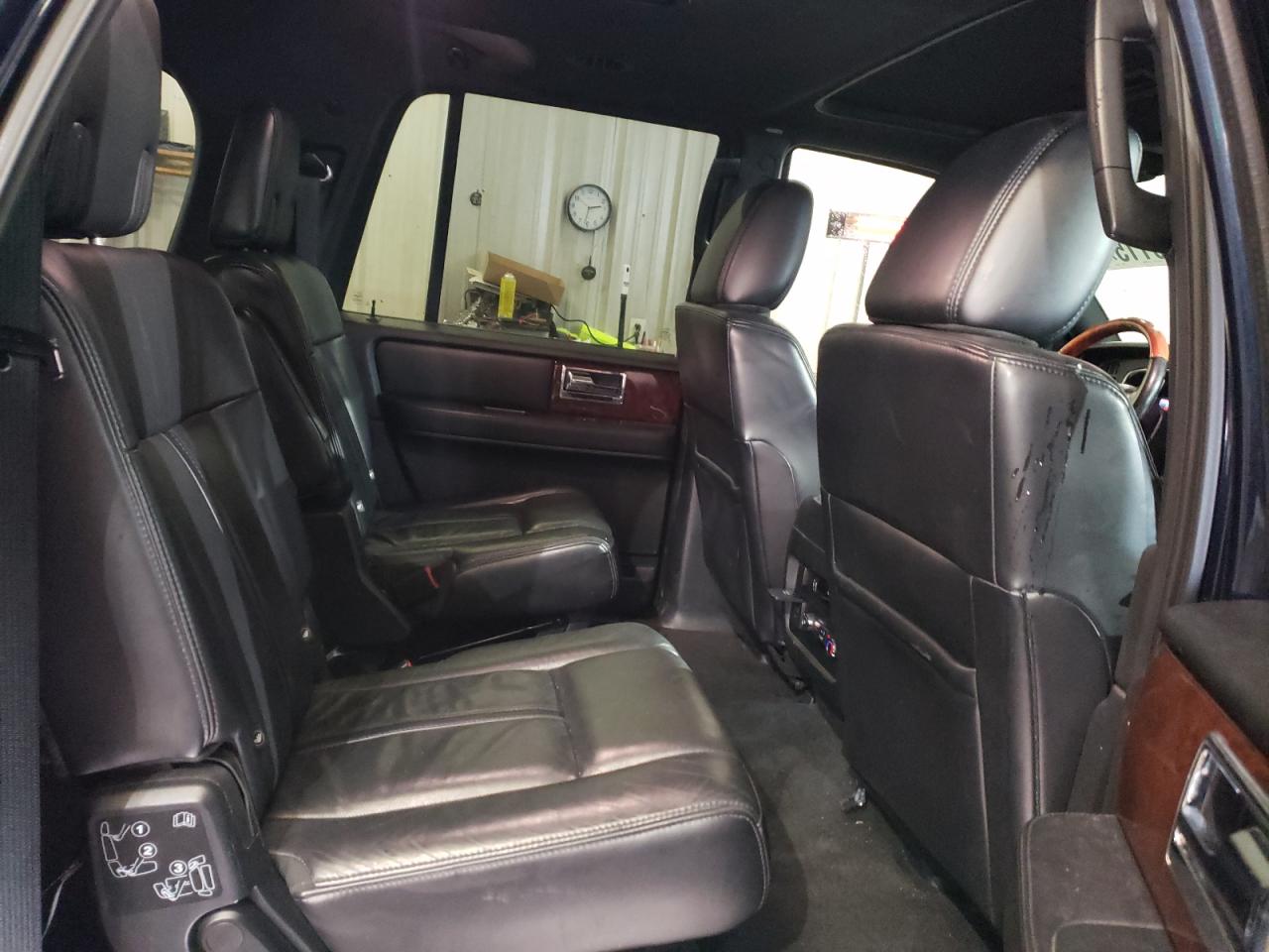 2015 Lincoln Navigator - Image 11