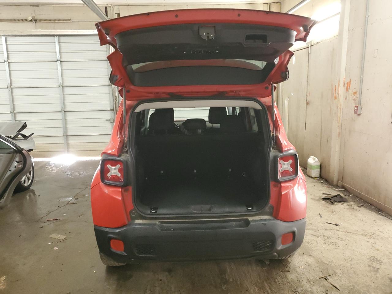 2018 Jeep Renegade - Image 6