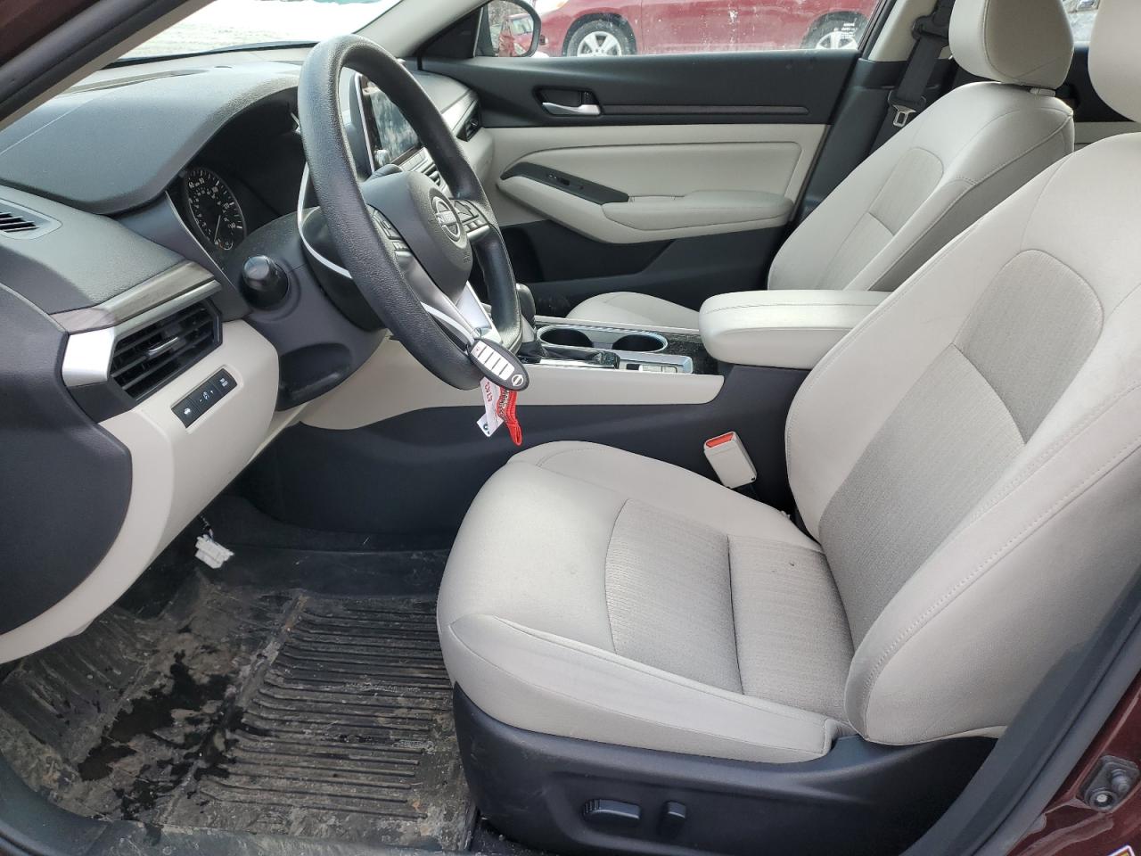 2024 Nissan Altima - Image 7