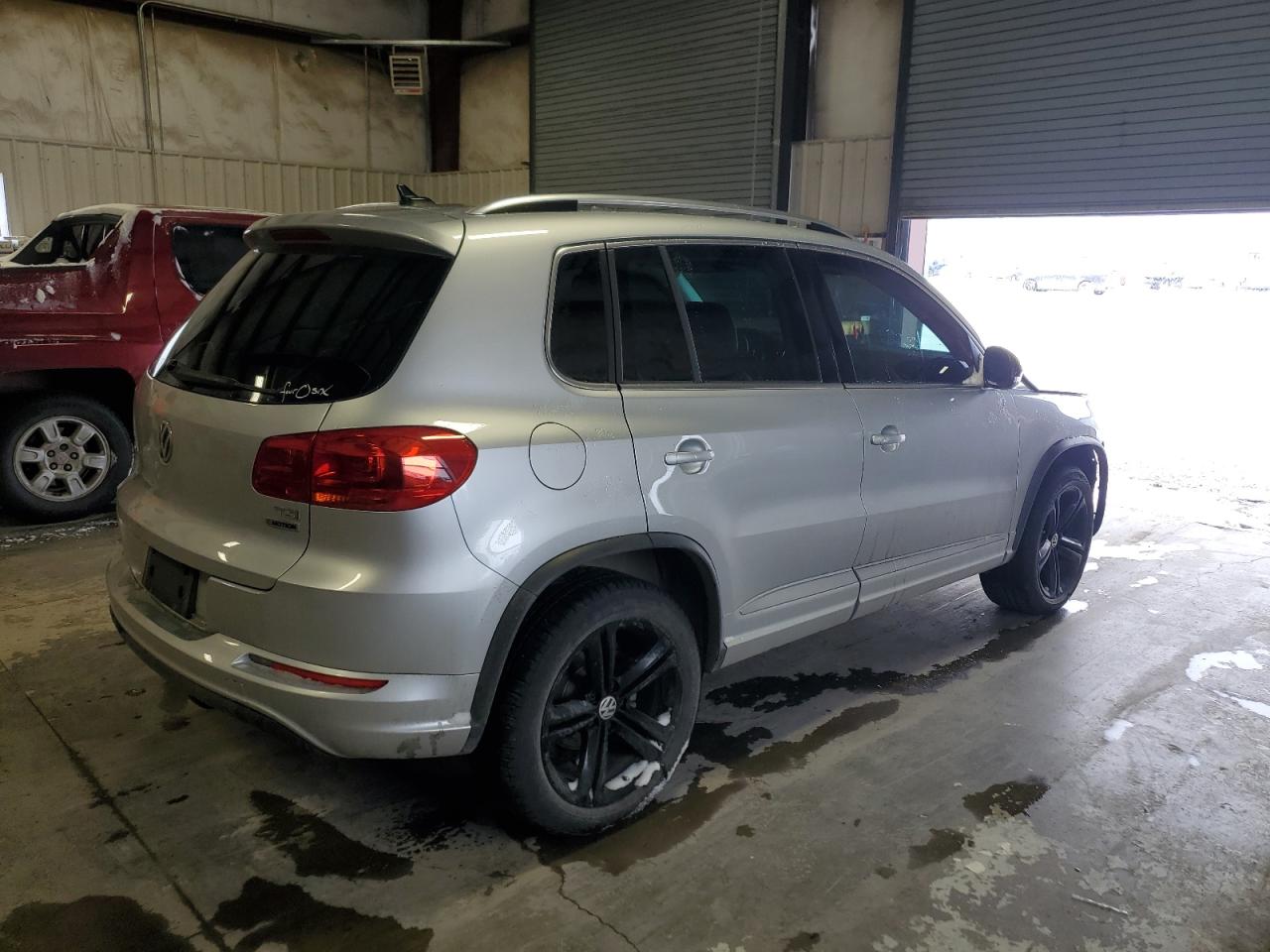 2017 Volkswagen Tiguan - Image 3