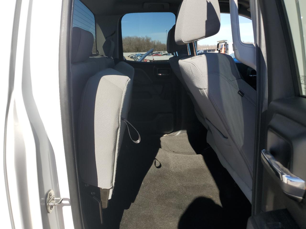 2016 Chevrolet Silverado - Image 10