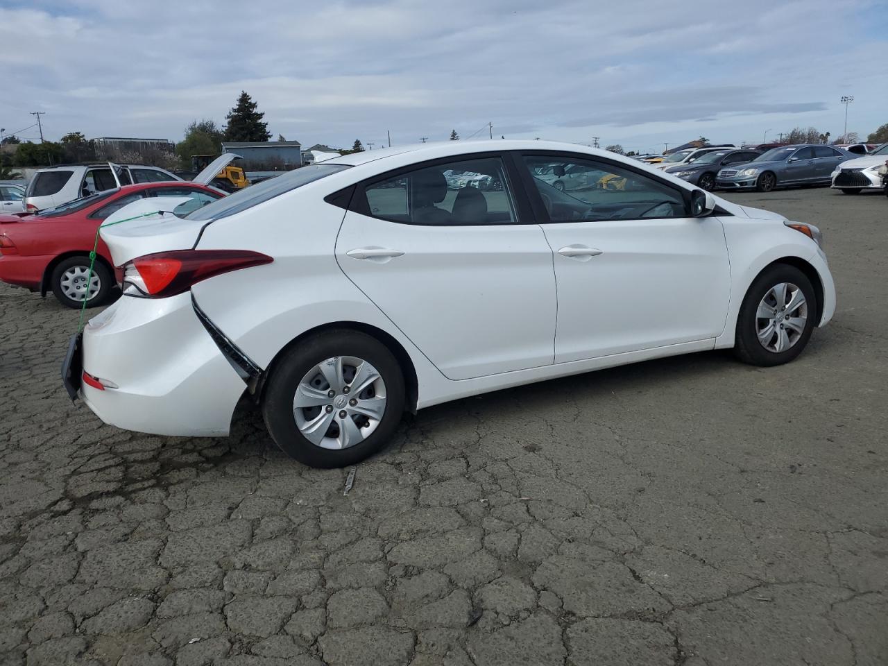 2016 Hyundai Elantra - Image 3