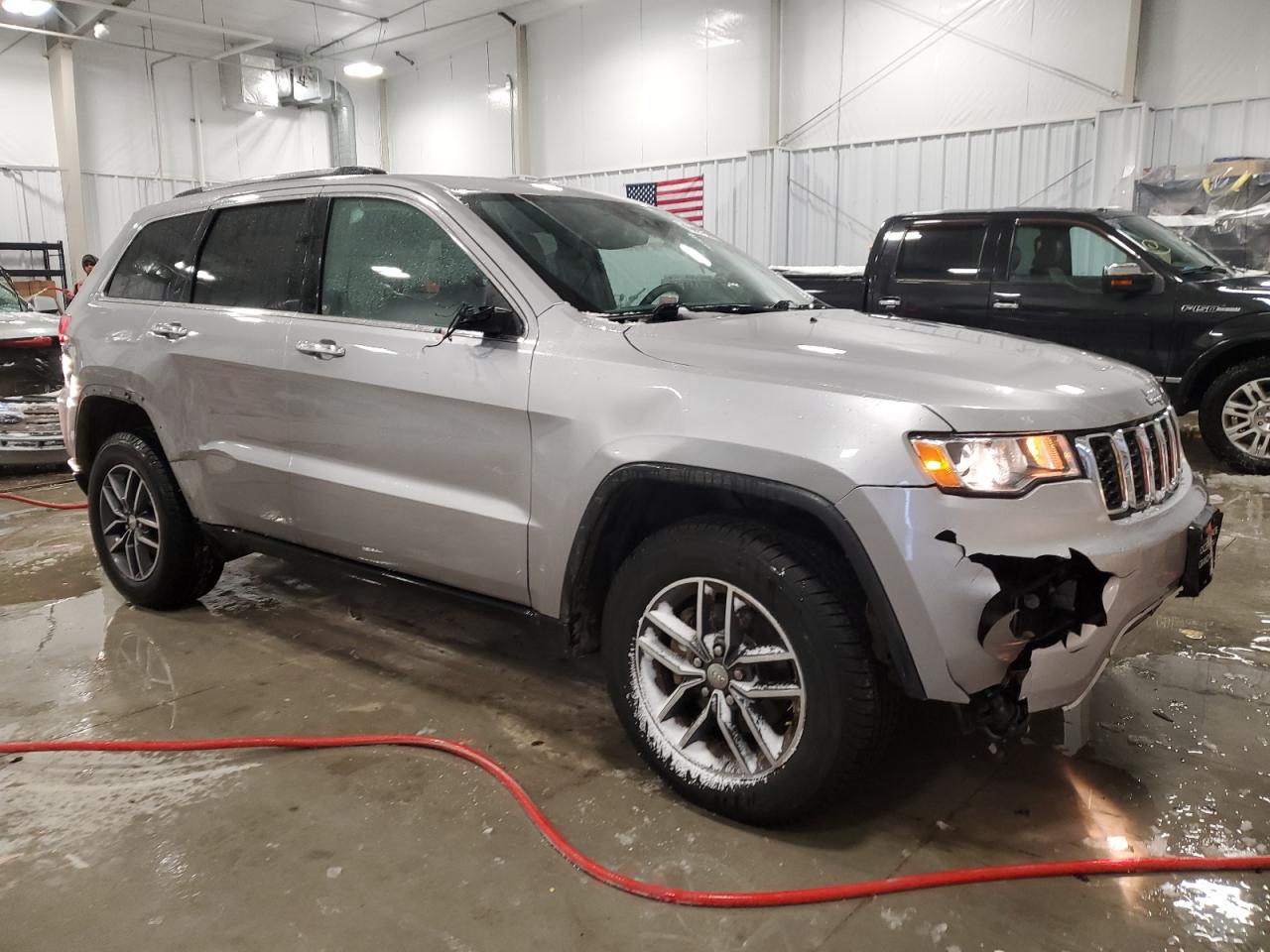 2017 Jeep Grand Cherokee - Image 4