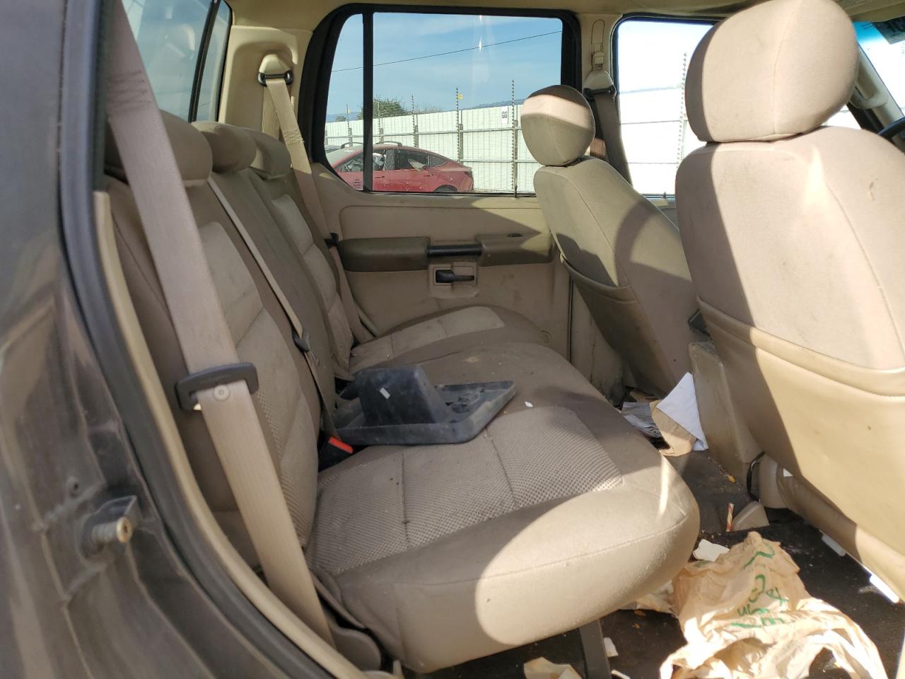 2005 Ford Explorer - Image 11