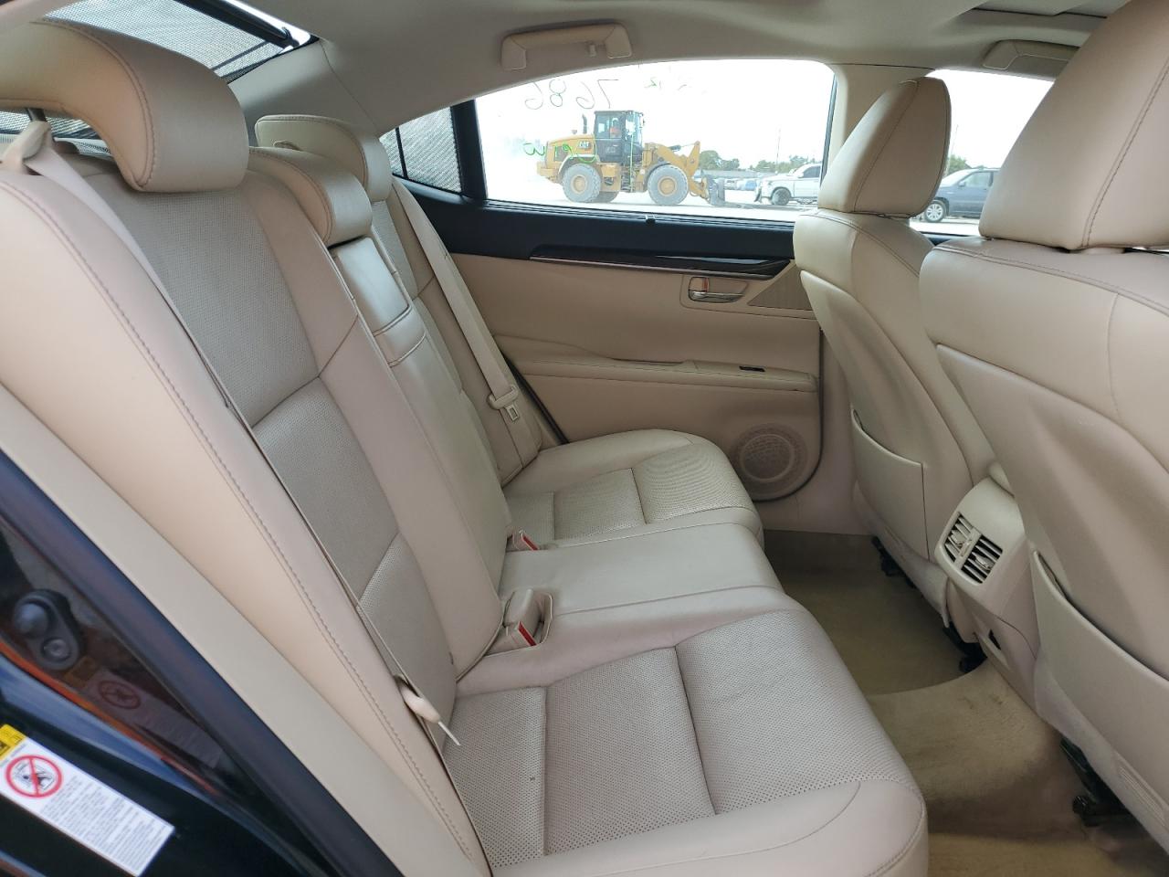 2014 Lexus ES - Image 10