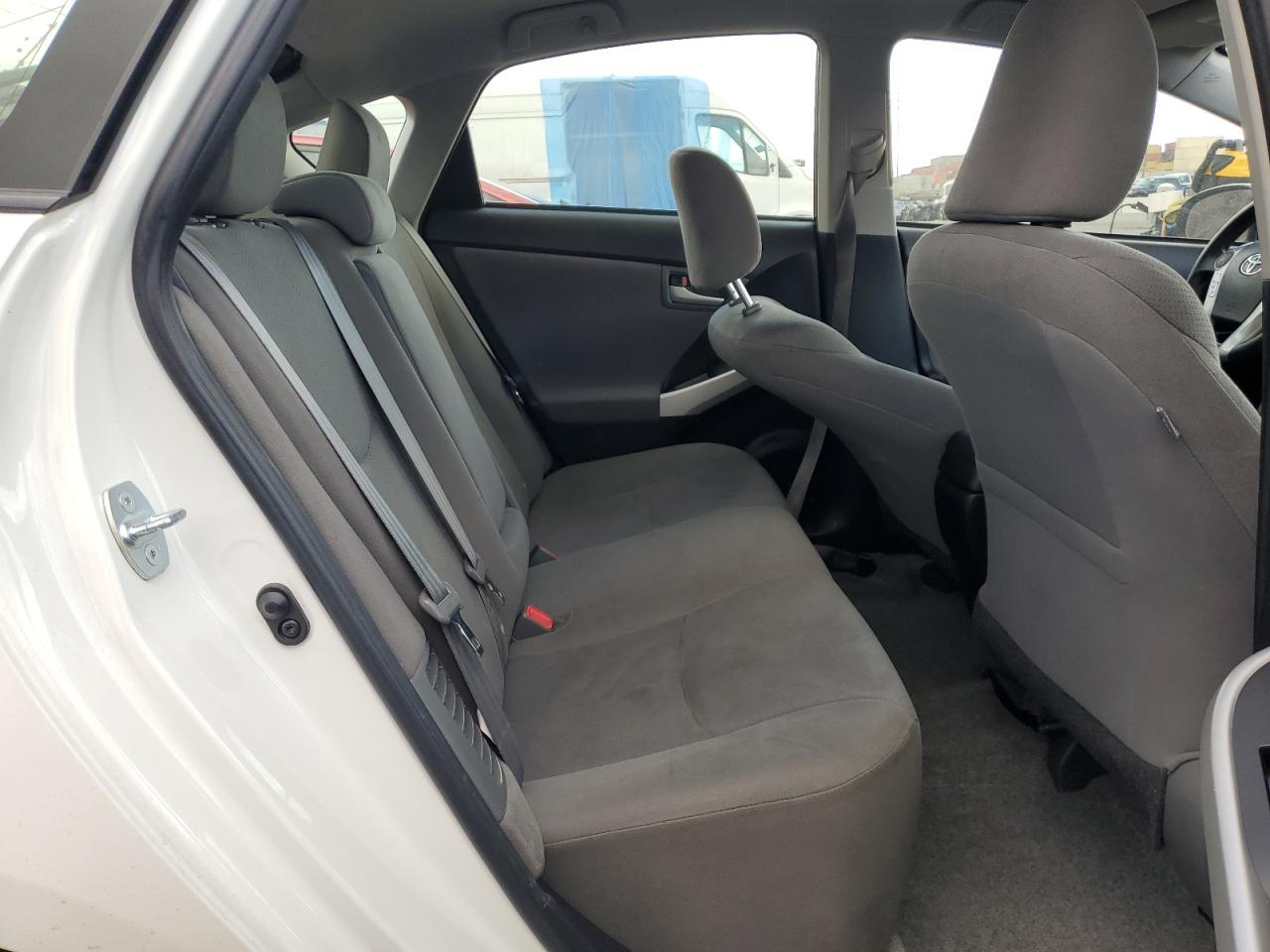 2015 Toyota Prius - Image 10