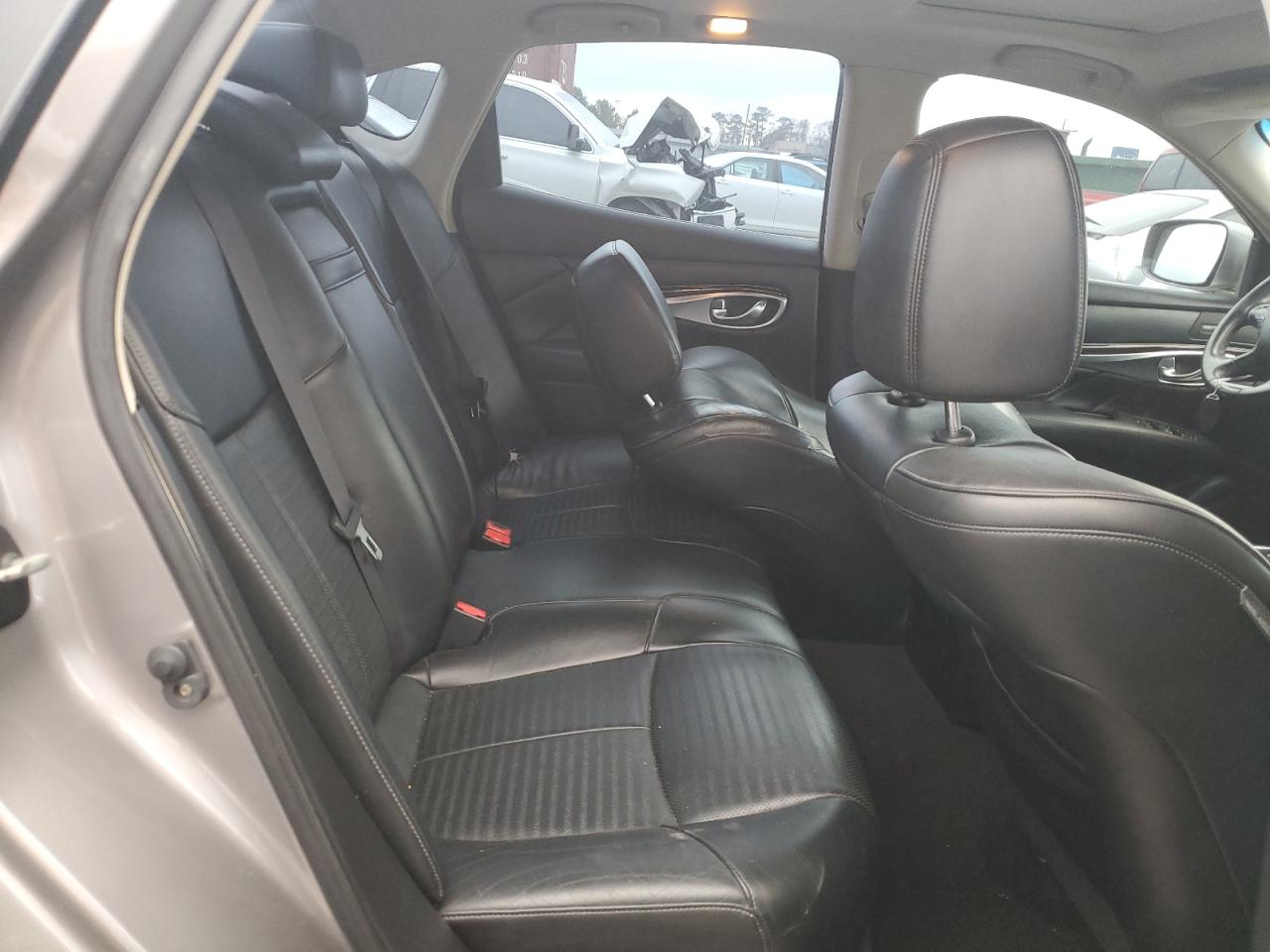 2012 Infiniti M - Image 10