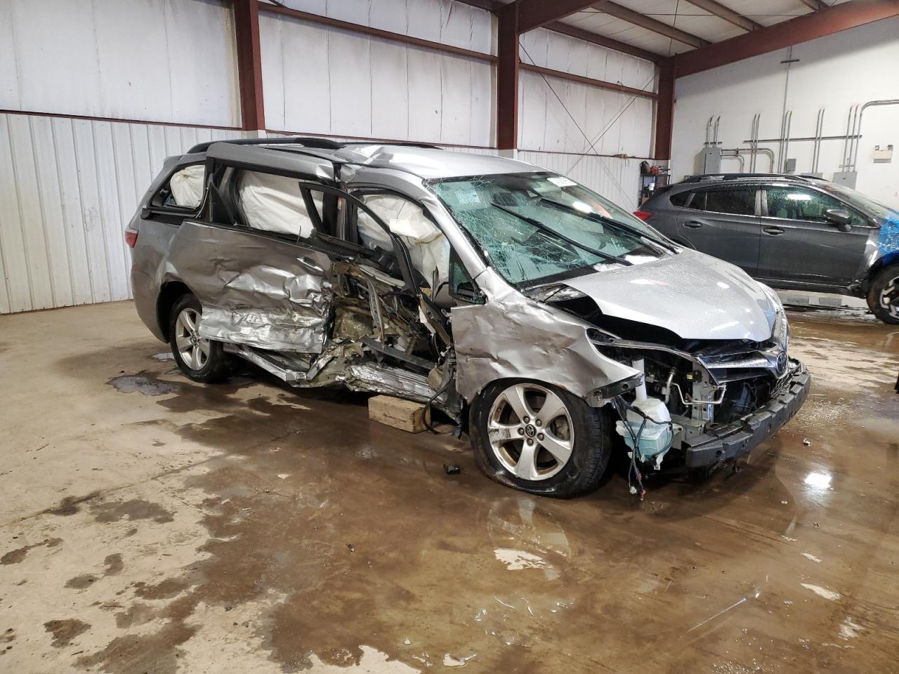 2018 Toyota Sienna - Image 4