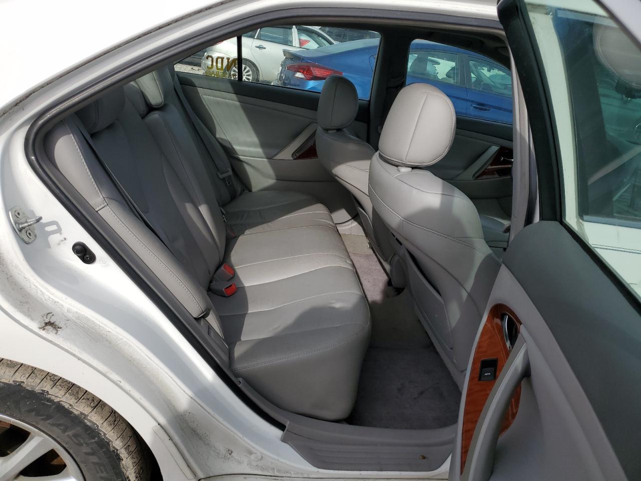 2011 Toyota Camry - Image 10