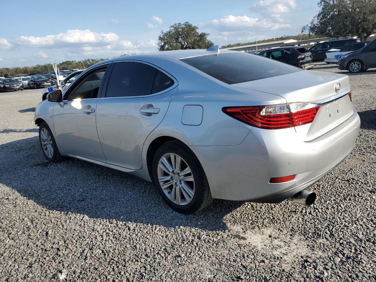 2015 Lexus ES - Image 2