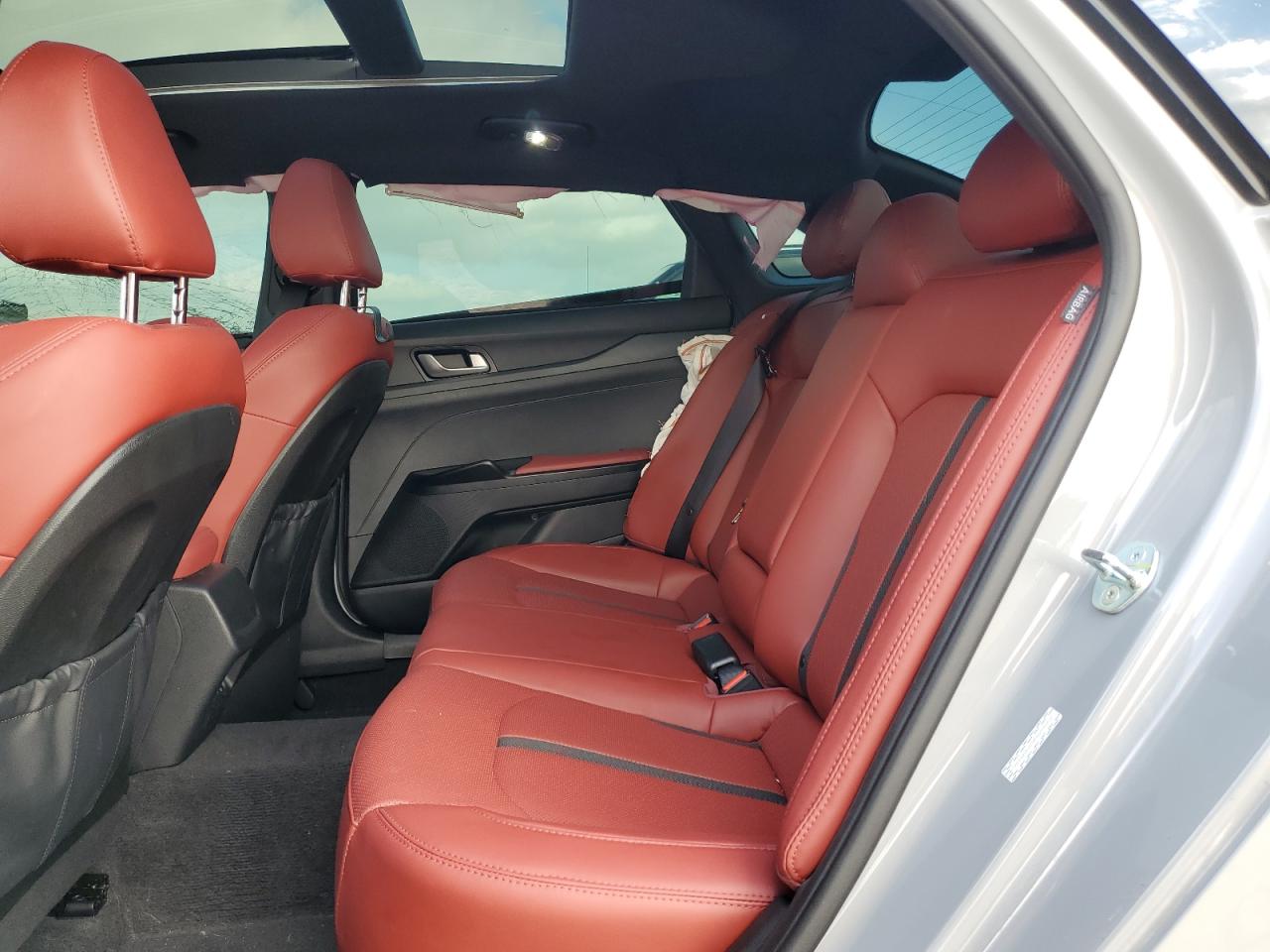 2023 Kia K5 - Image 10