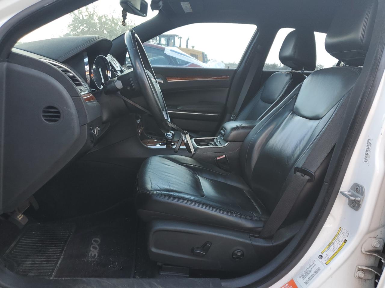 2013 Chrysler 300 - Image 7