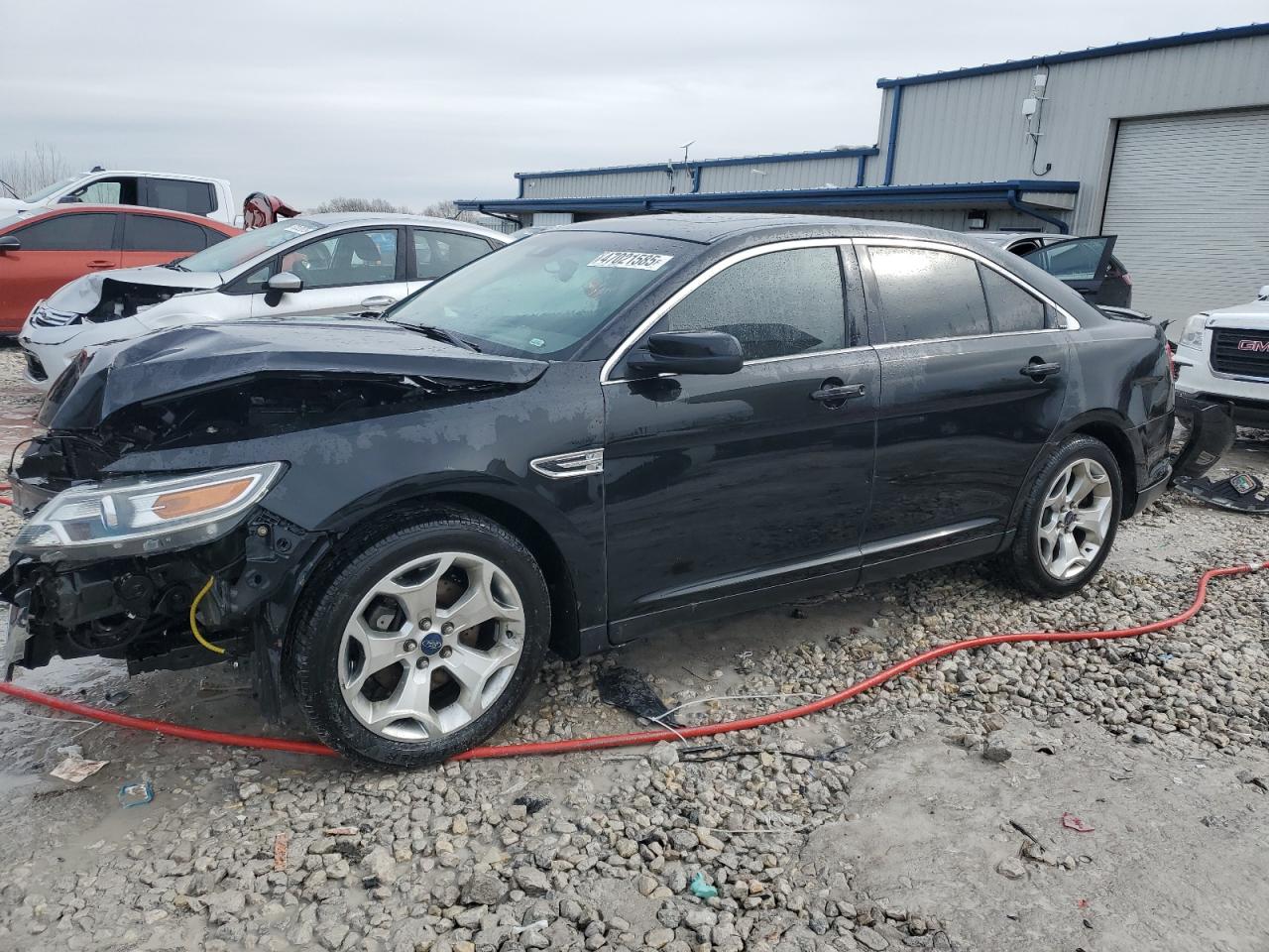 2011 Ford Taurus Sho იყიდება Wayland-ში, MI - Front End
