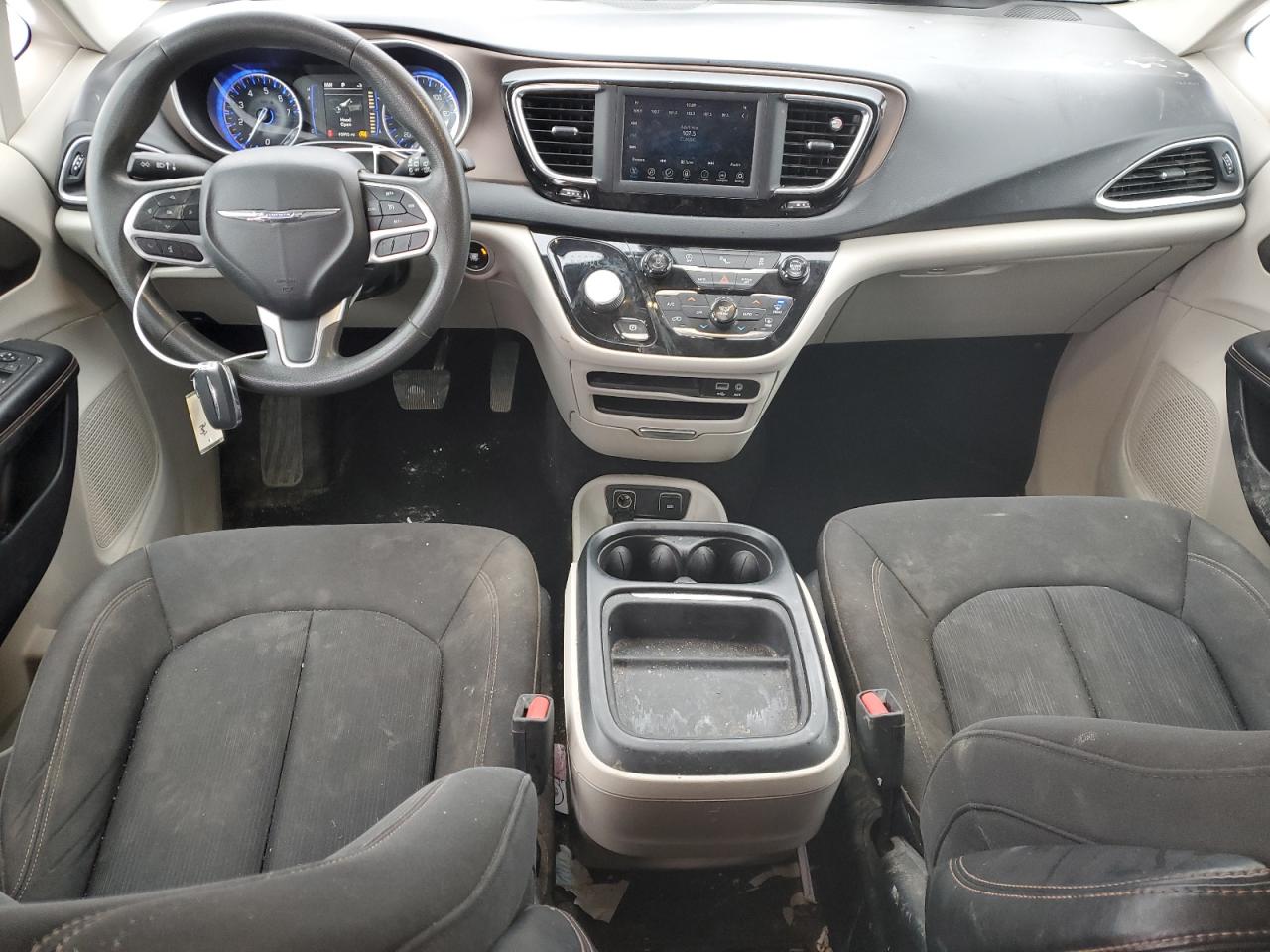 2018 Chrysler Pacifica - Image 8