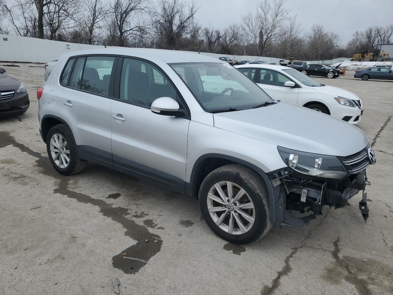 2017 Volkswagen Tiguan - Image 4