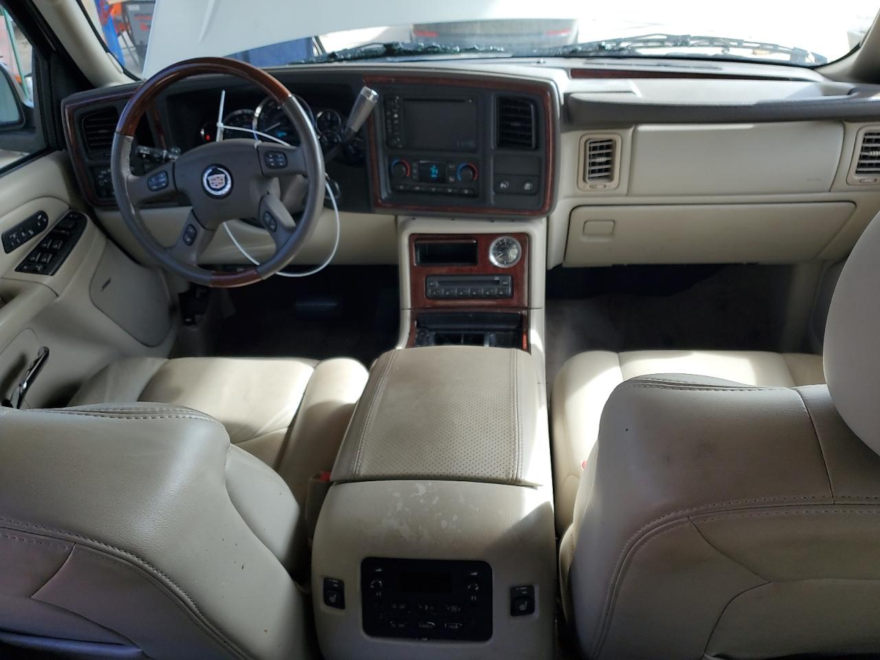 2005 Cadillac Escalade - Image 8