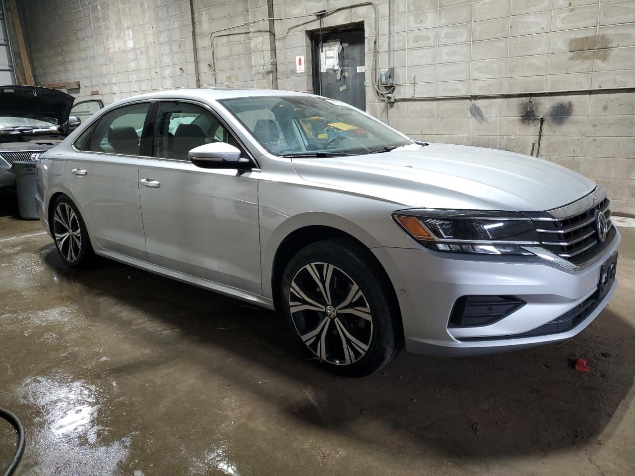 2020 Volkswagen Passat - Image 4